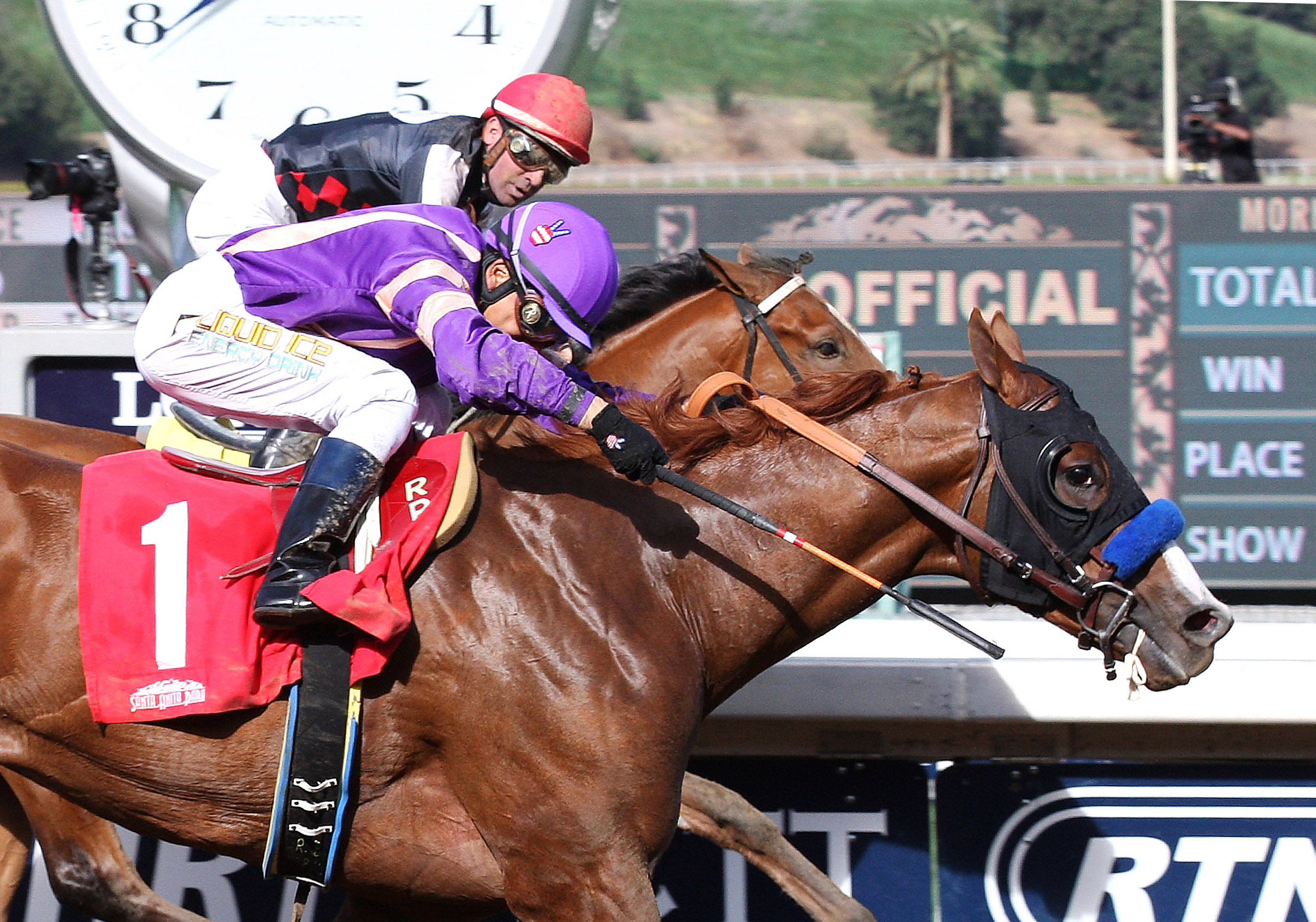 Lord Nelson wins the San Vincente