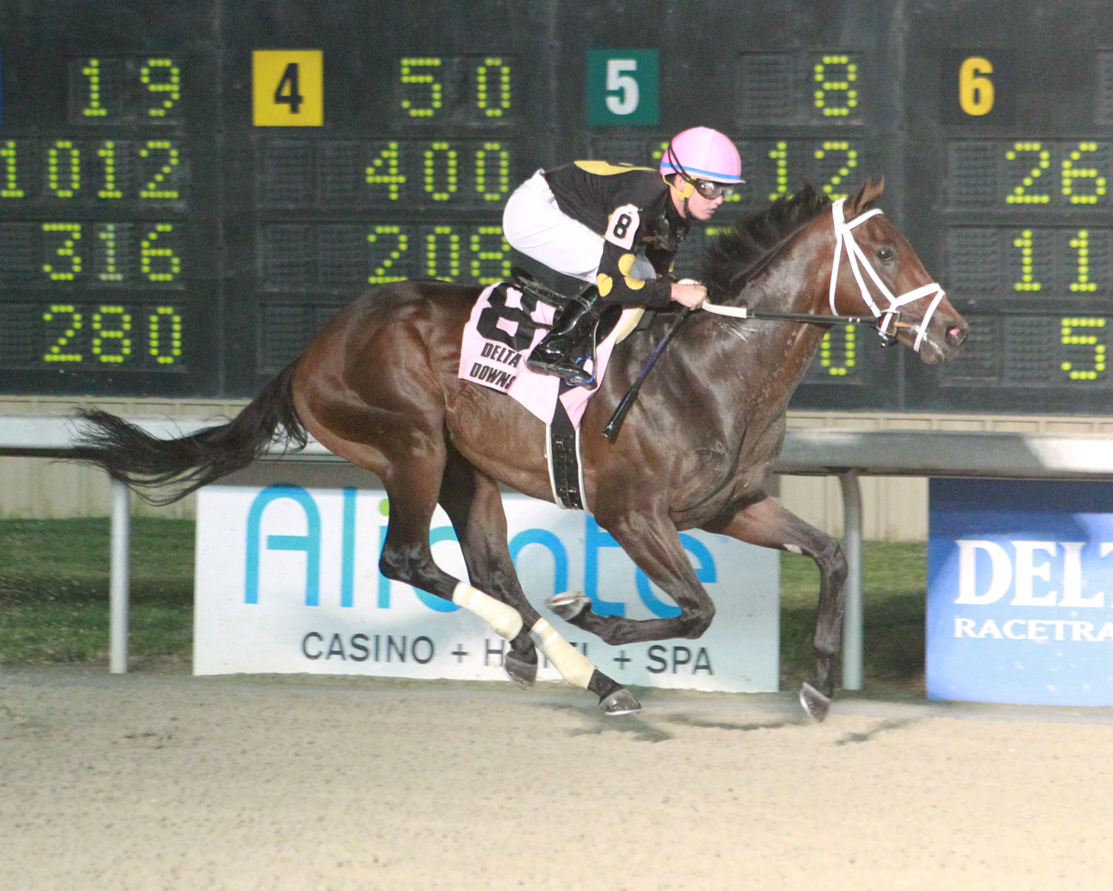 Relentless Dancer wins the 2019 Louisiana Legacy Stakes