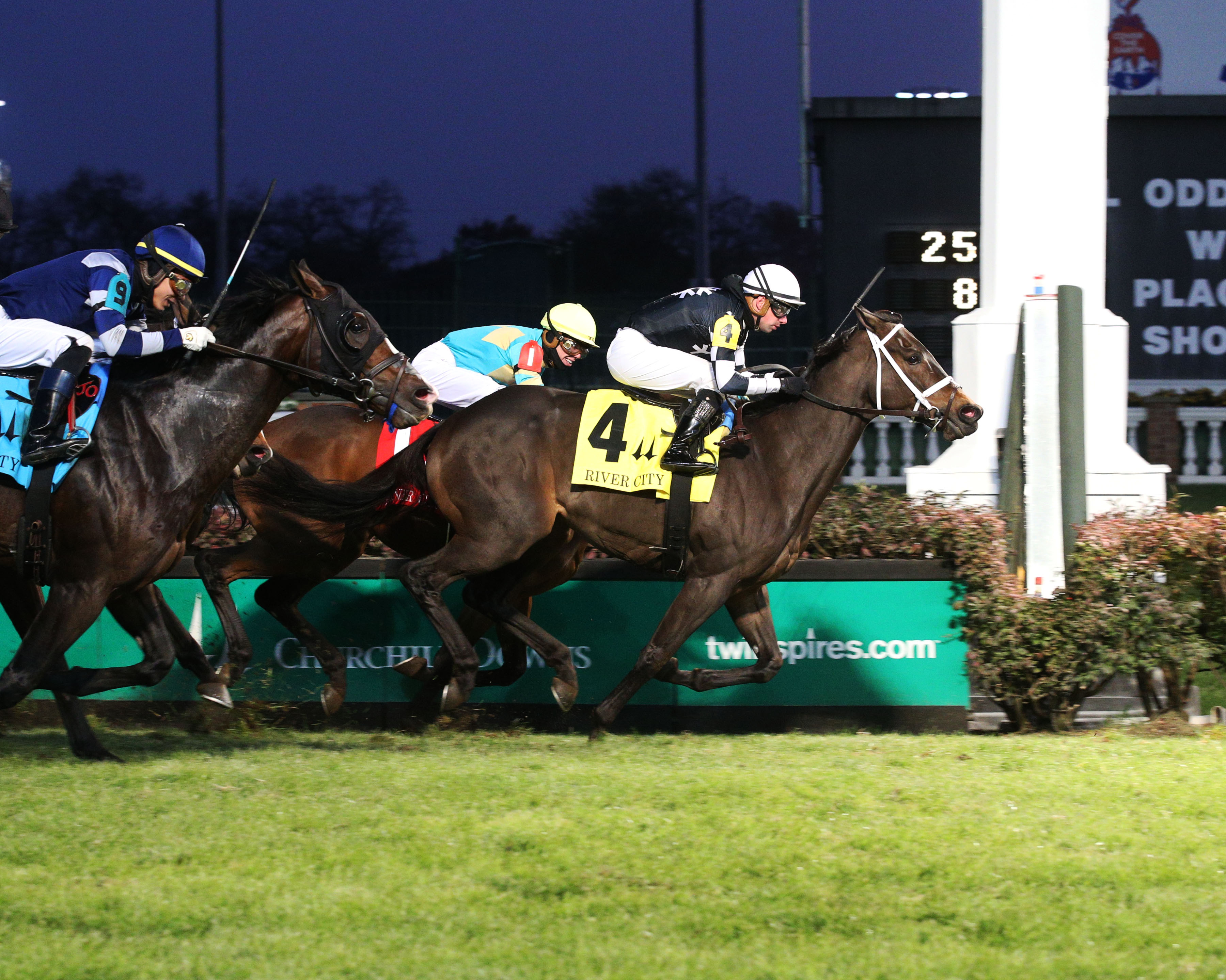 Mr. Misunderstood wins the 2019 River City Stakes