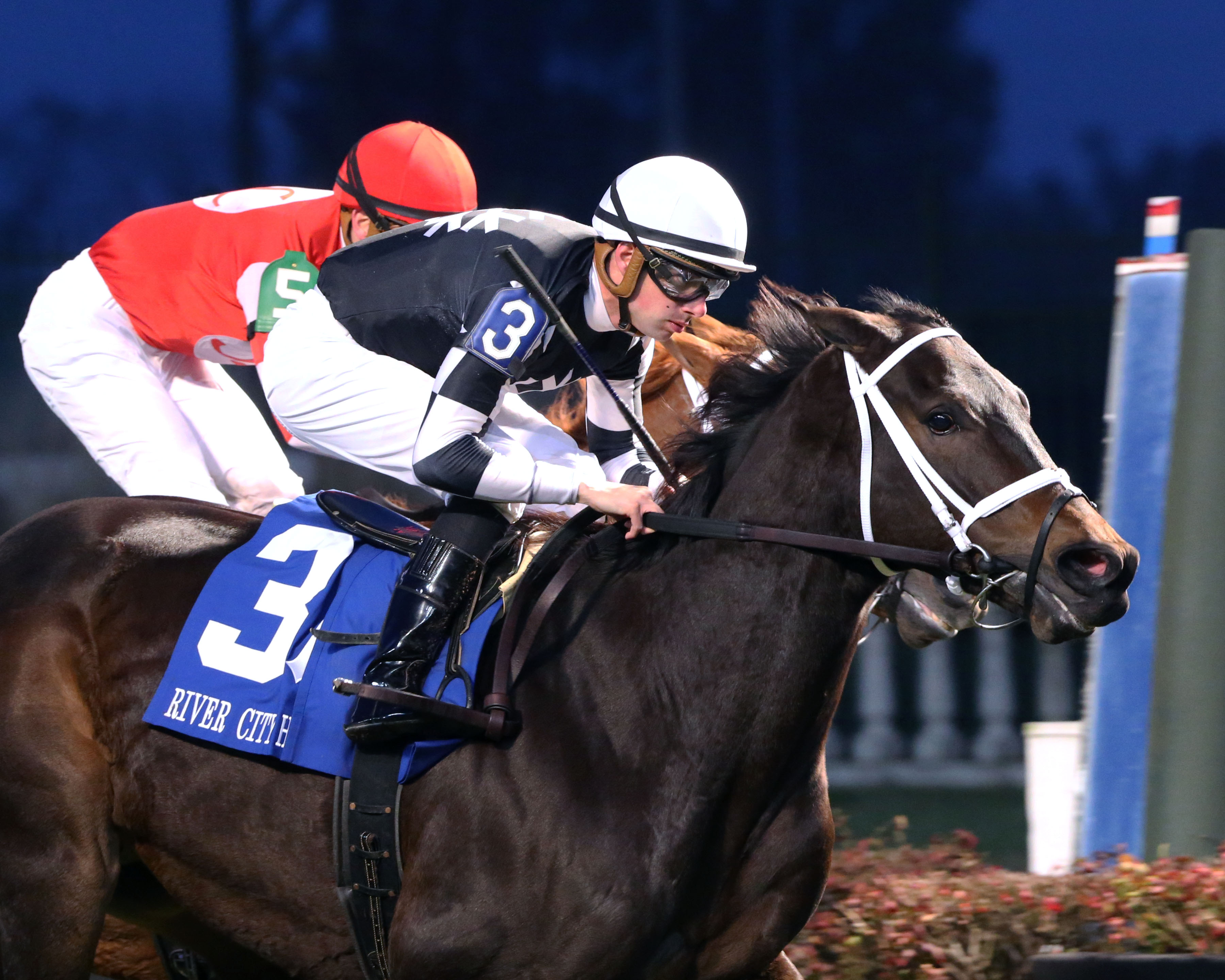 Mr. Misunderstood wins the 2018 River City Handicap