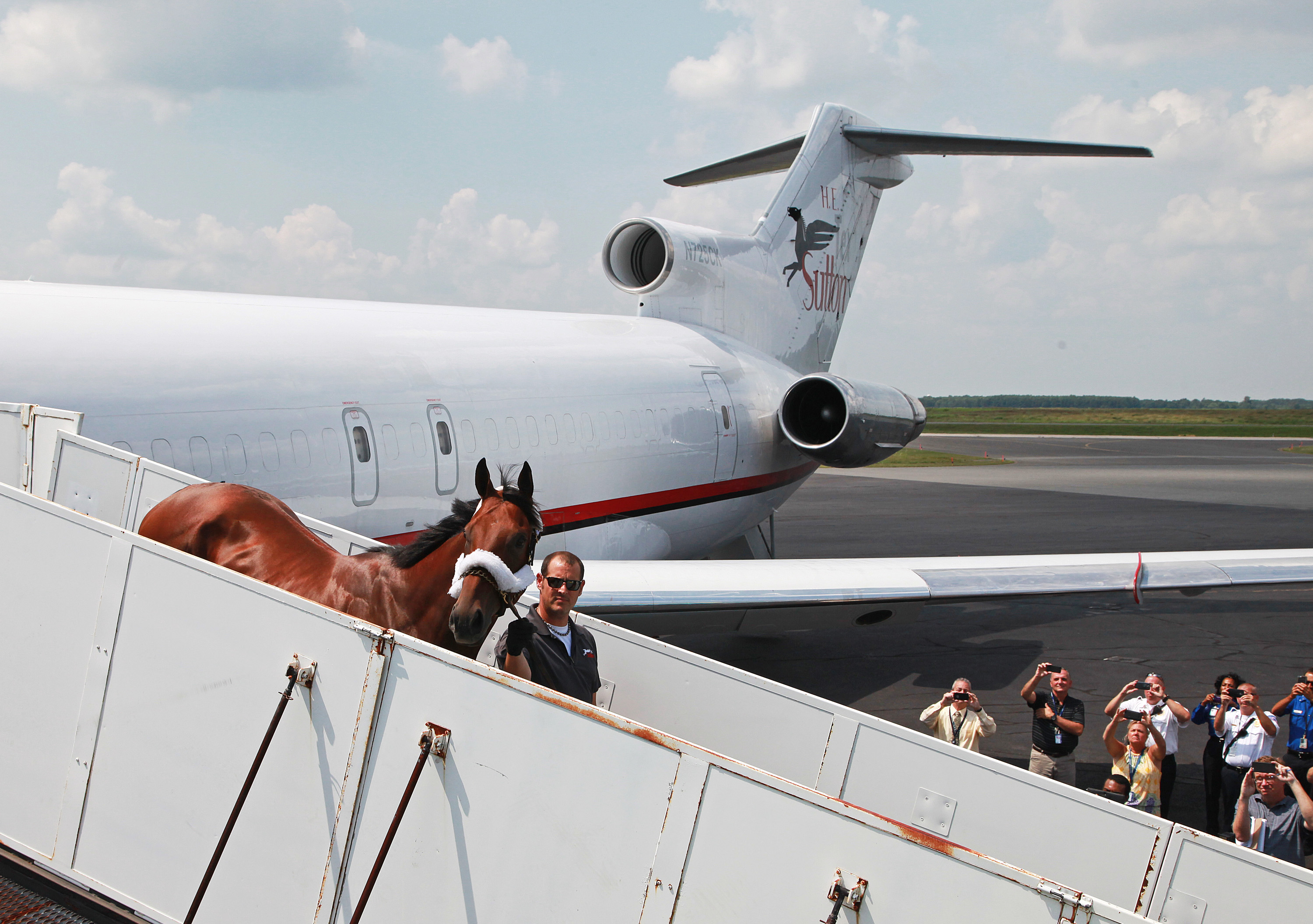 American Pharoah arrives at Atlantic City Airport