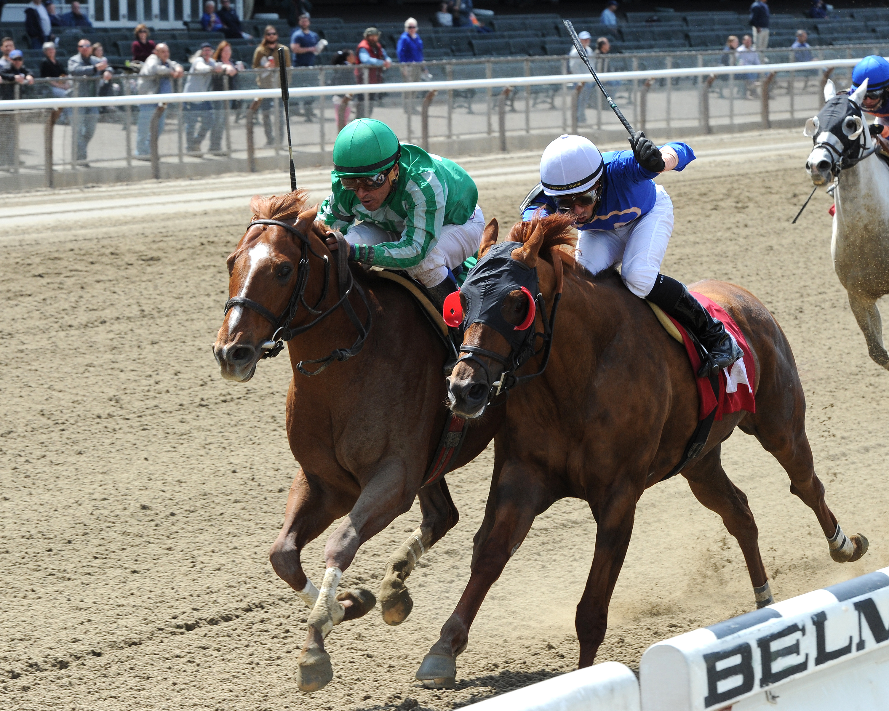 Marriedtothemusic (outside) wins the Affirmed Success over Night Maneuver