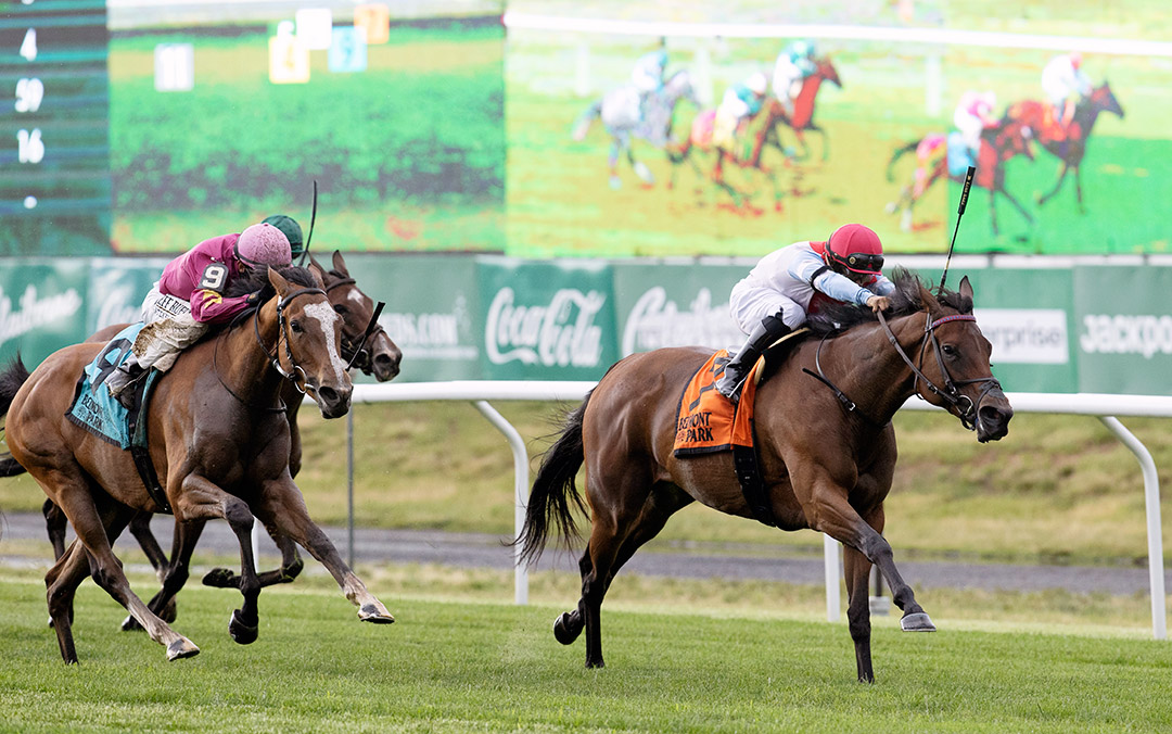 Mean Mary (right) wins the 2021 New York Stakes at Belmont Park