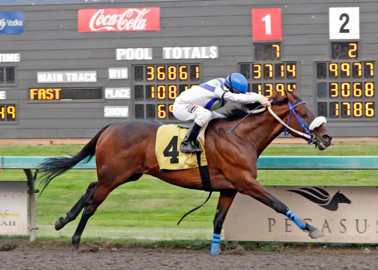 Mike Man's Gold wins a Sept. 30 claiming race at Emerald Downs