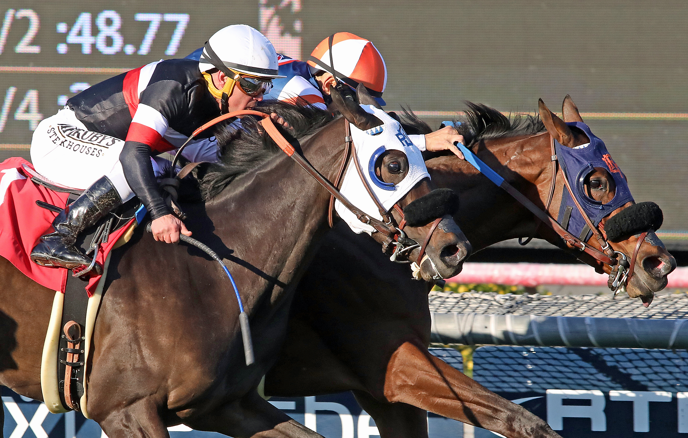 Mirth wins the 2019 Robert J. Frankel Stakes