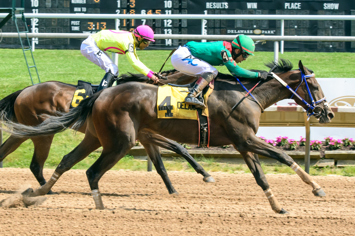 Miss Leslie beats Battle Bling in the Obeah at Delaware on June 8 2022