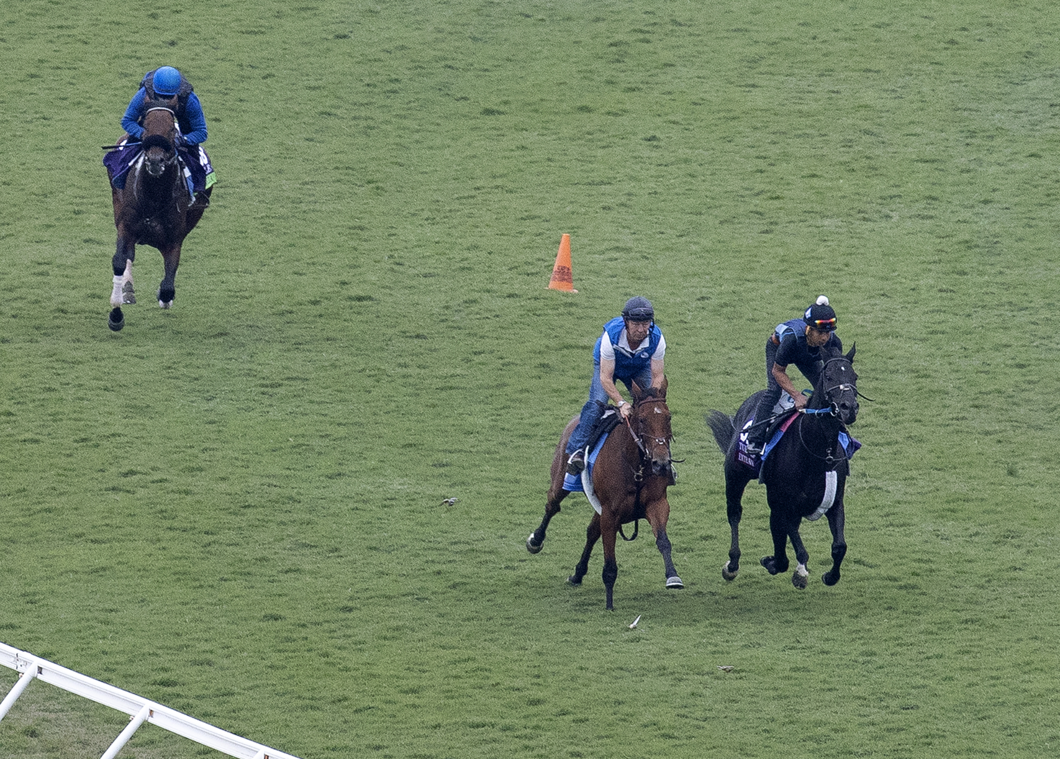 Mo Forza (background) works at Del Mar 10-31-2021