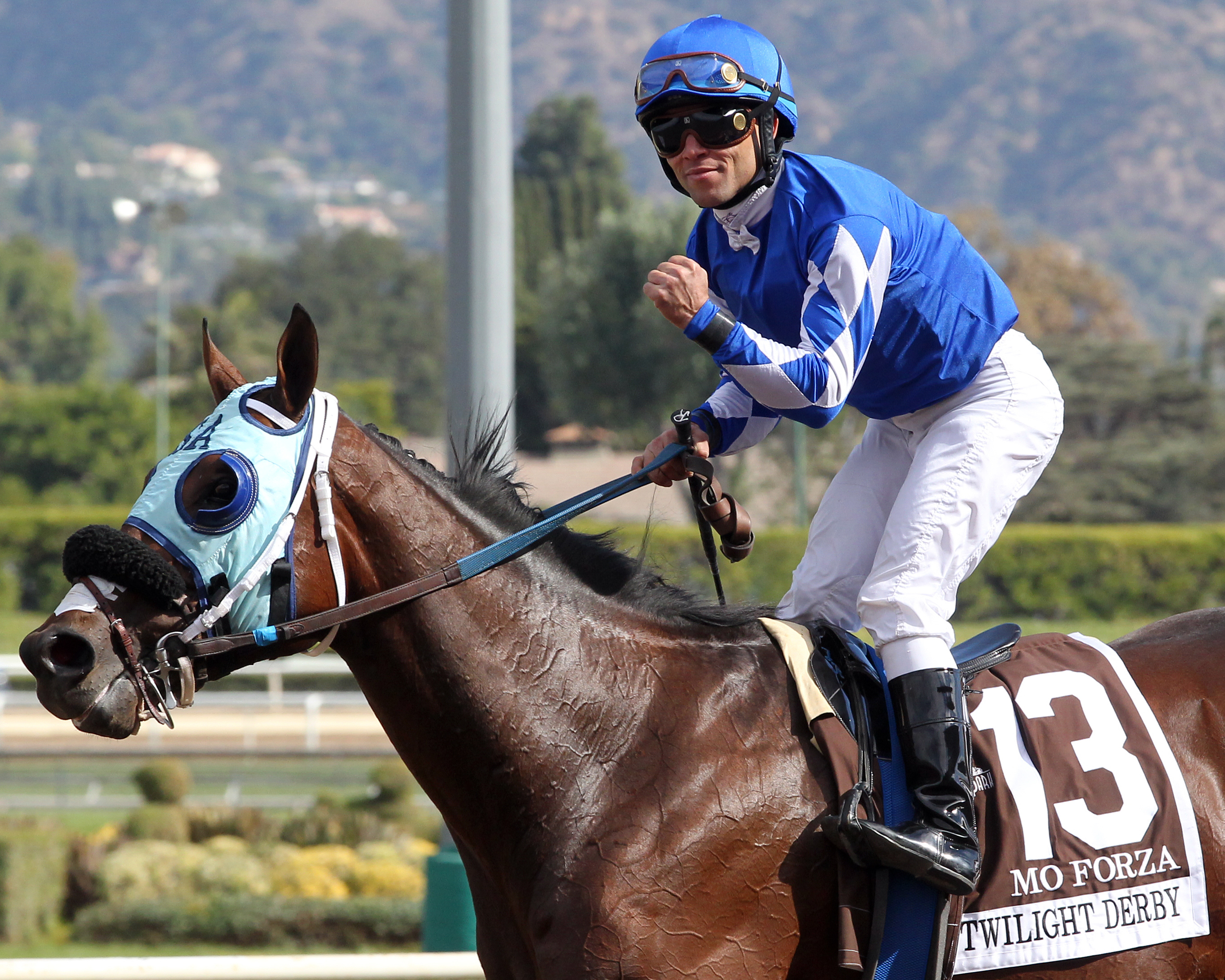 Mo Forza wins the 2019 Twilight Derby