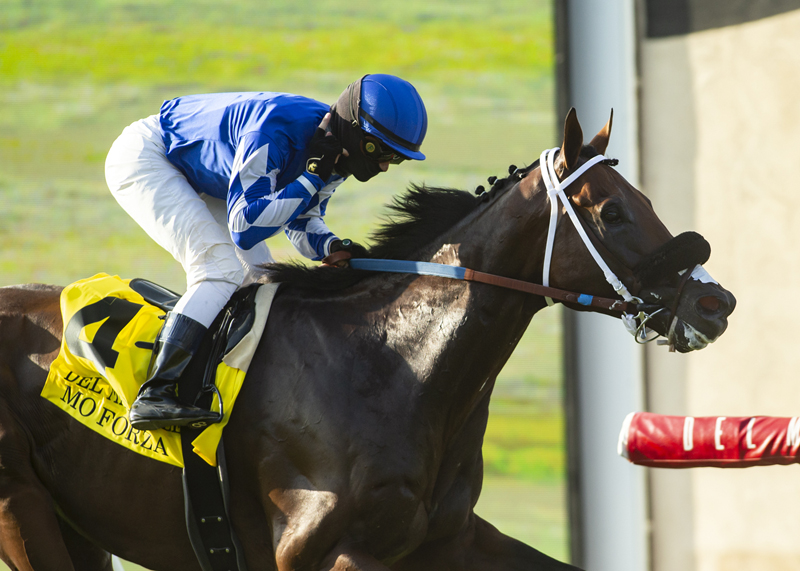 Mo Forza ganando el Del Mar Mile G2