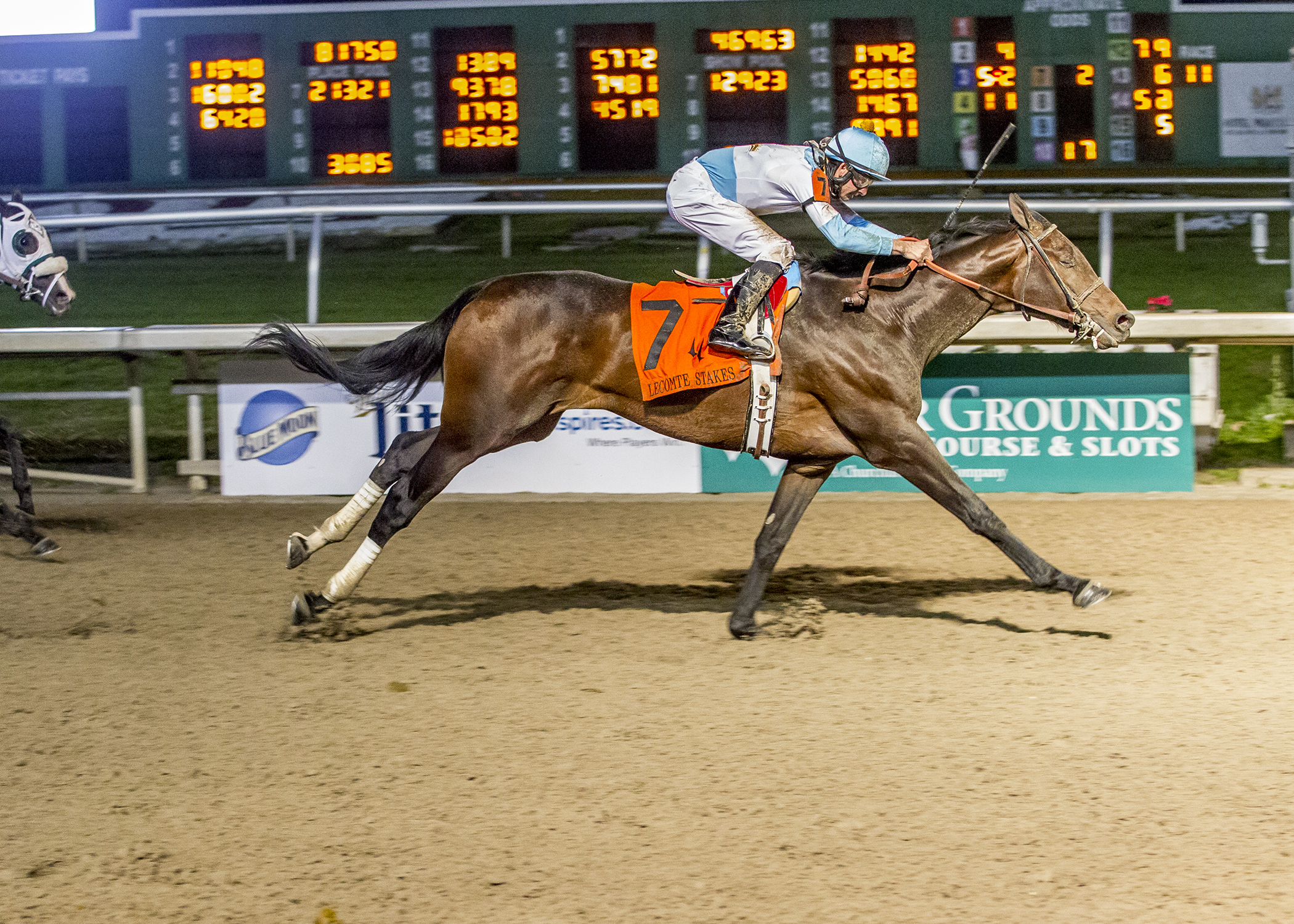 Mo Tom wins the Lecomte Stakes