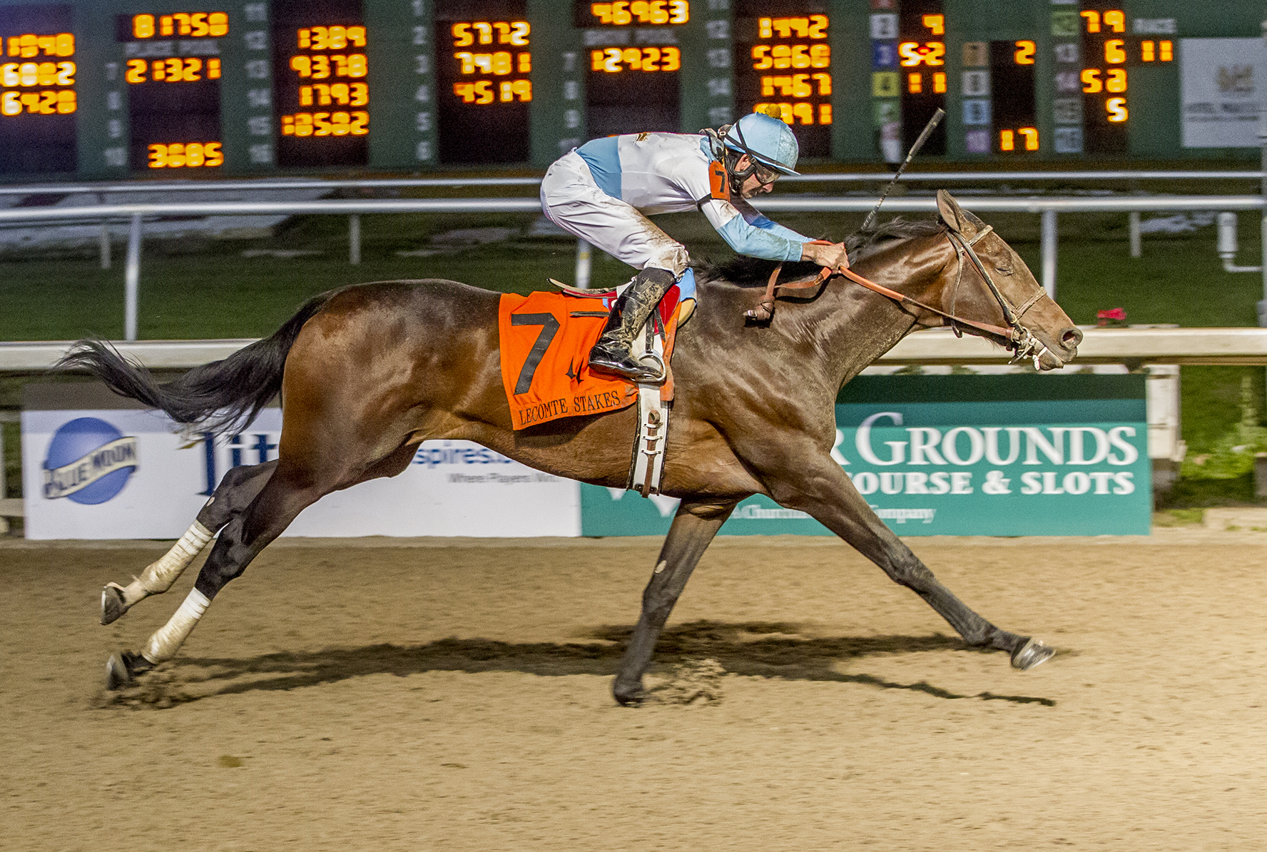 Mo Tom wins the Lecomte Stakes