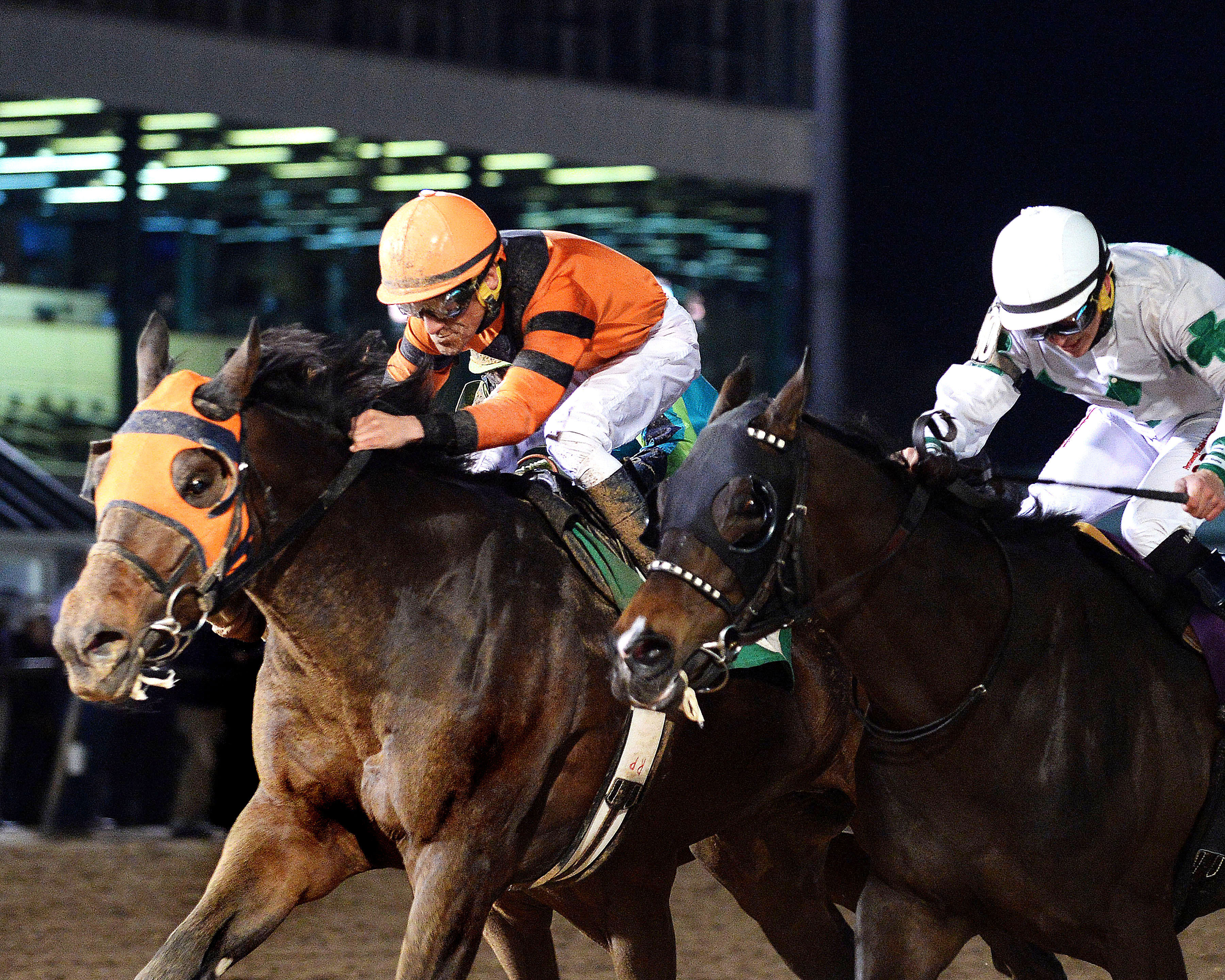 Mobile Bay wins the Maxxam Gold Cup