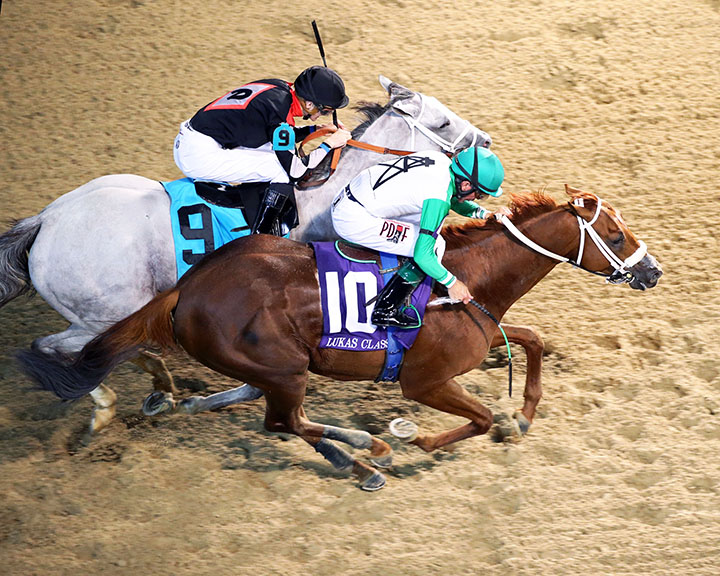 Mocito Rojo (No. 10) wins the 2019 Lukas Classic at Churchill Downs