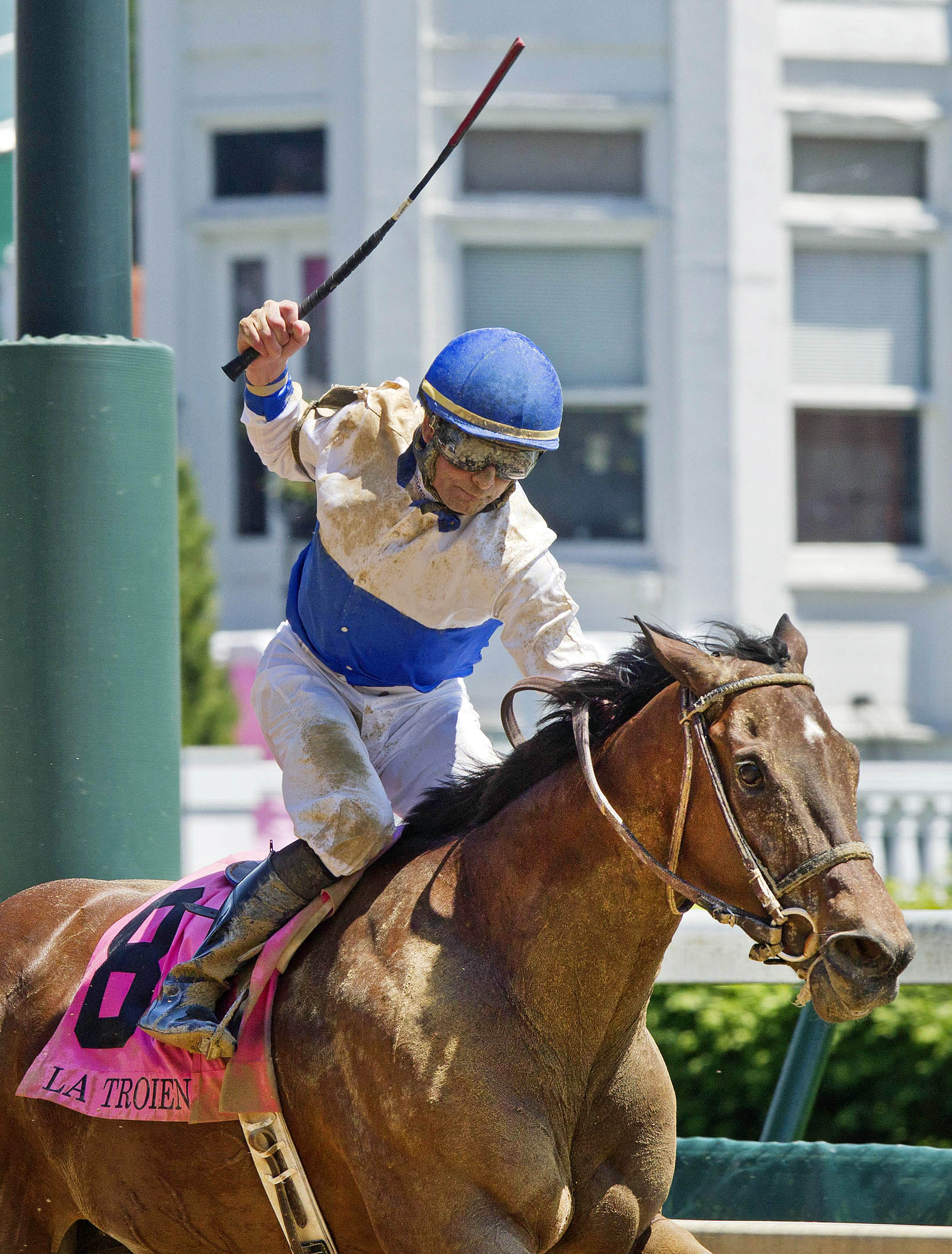 Molly Morgan wins the La Troienne