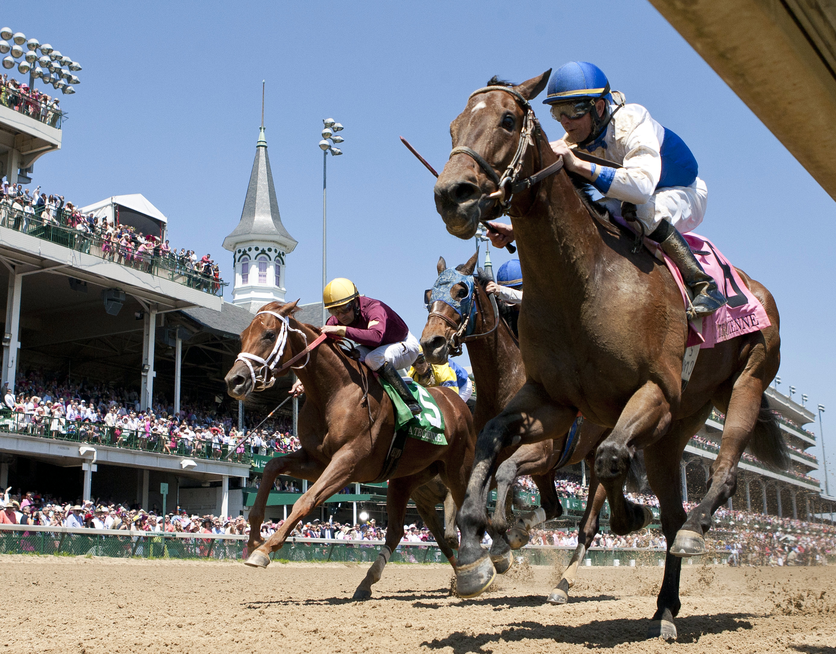 Molly Morgan wins the La Troienne