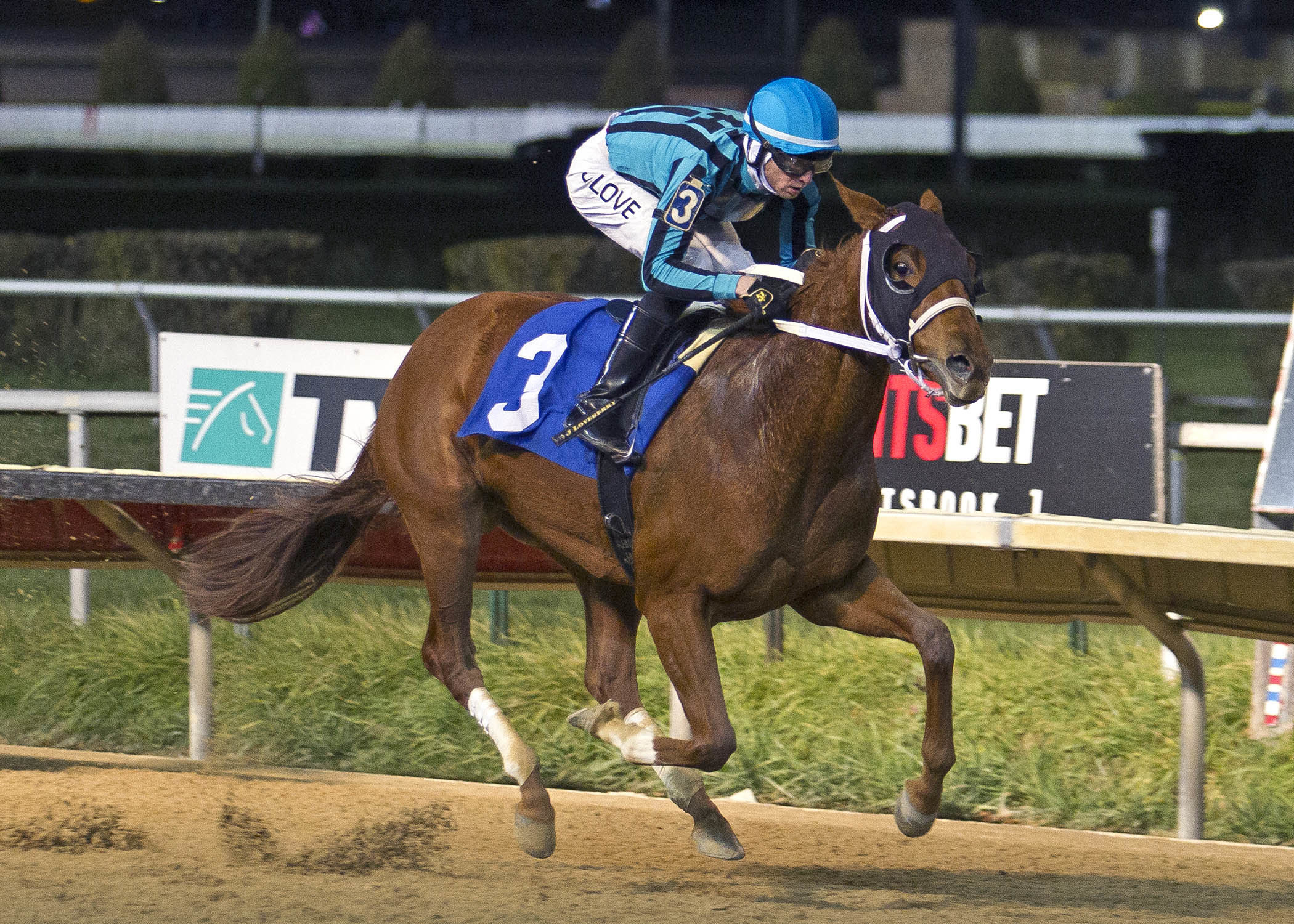 Mom's Town wins Showtime Deb at Hawthorne Nov 12 2022