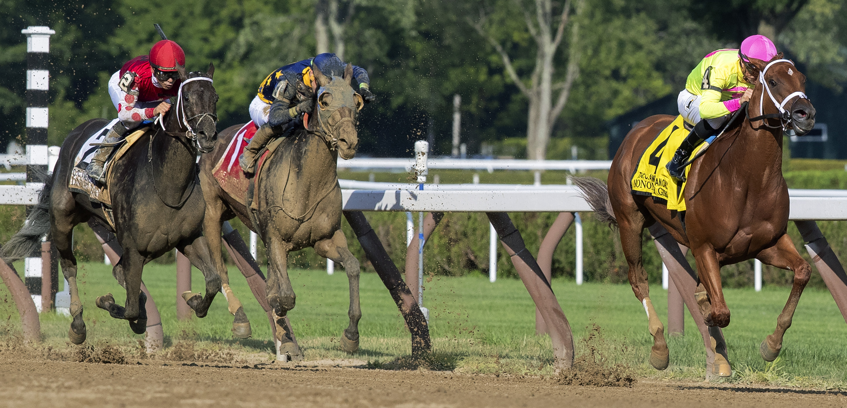 Monomoy Girl wins 2018 CCA Oaks