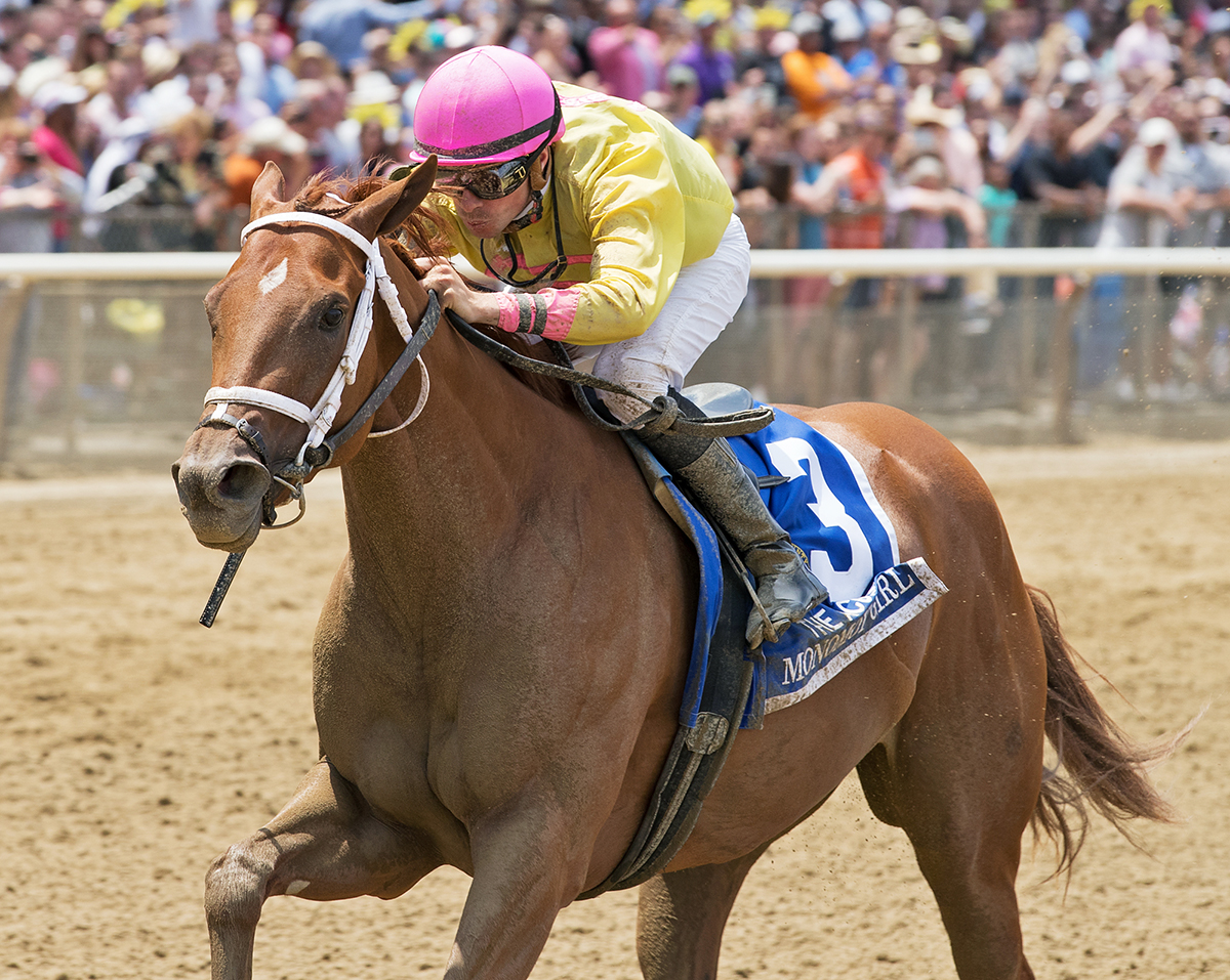Monomoy Girl wins the 2018 Acorn