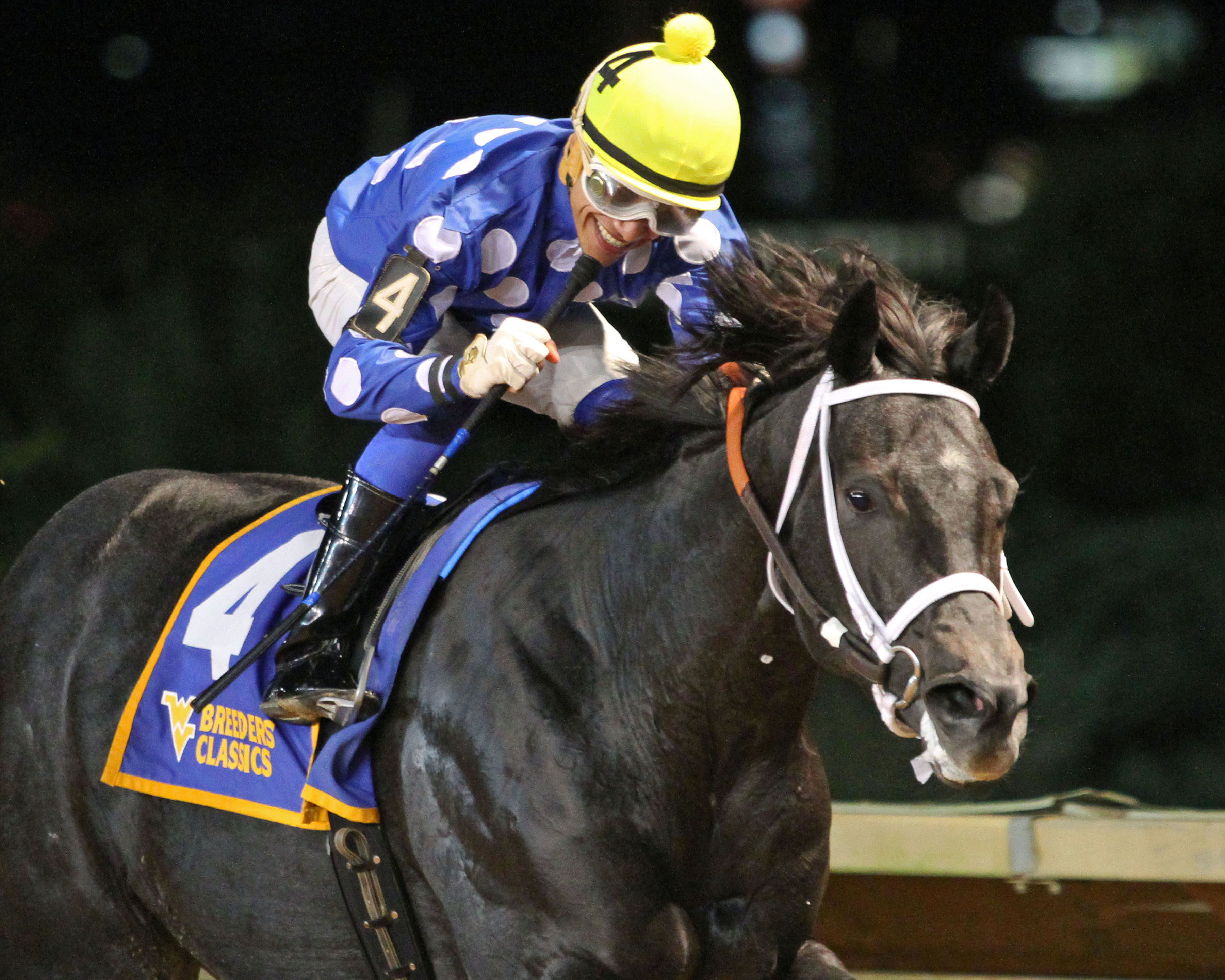 Moonlit Song wins the 2017 Cavada Stakes