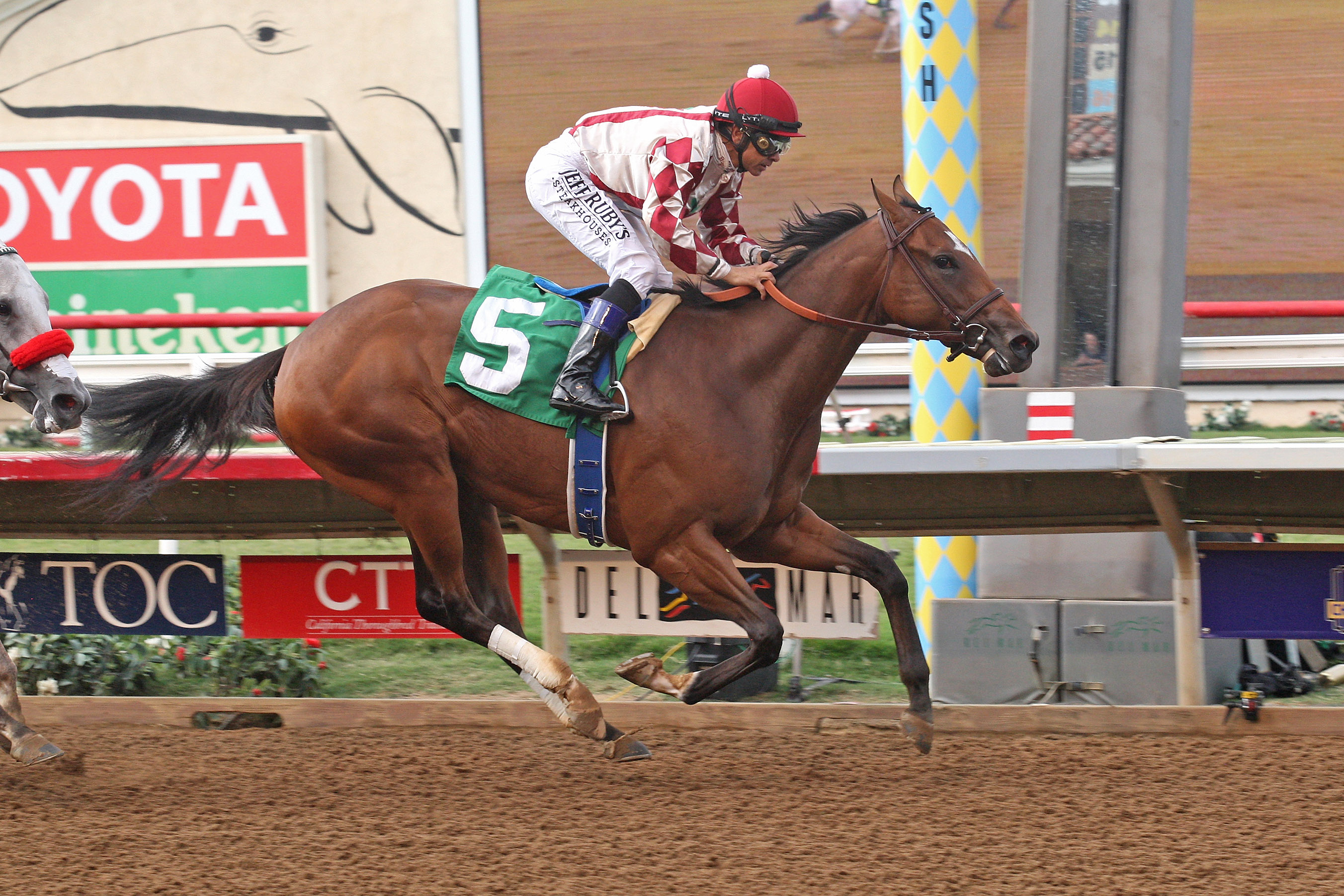 Moonshine Memories breaks her maiden at Del Mar 8.19.17