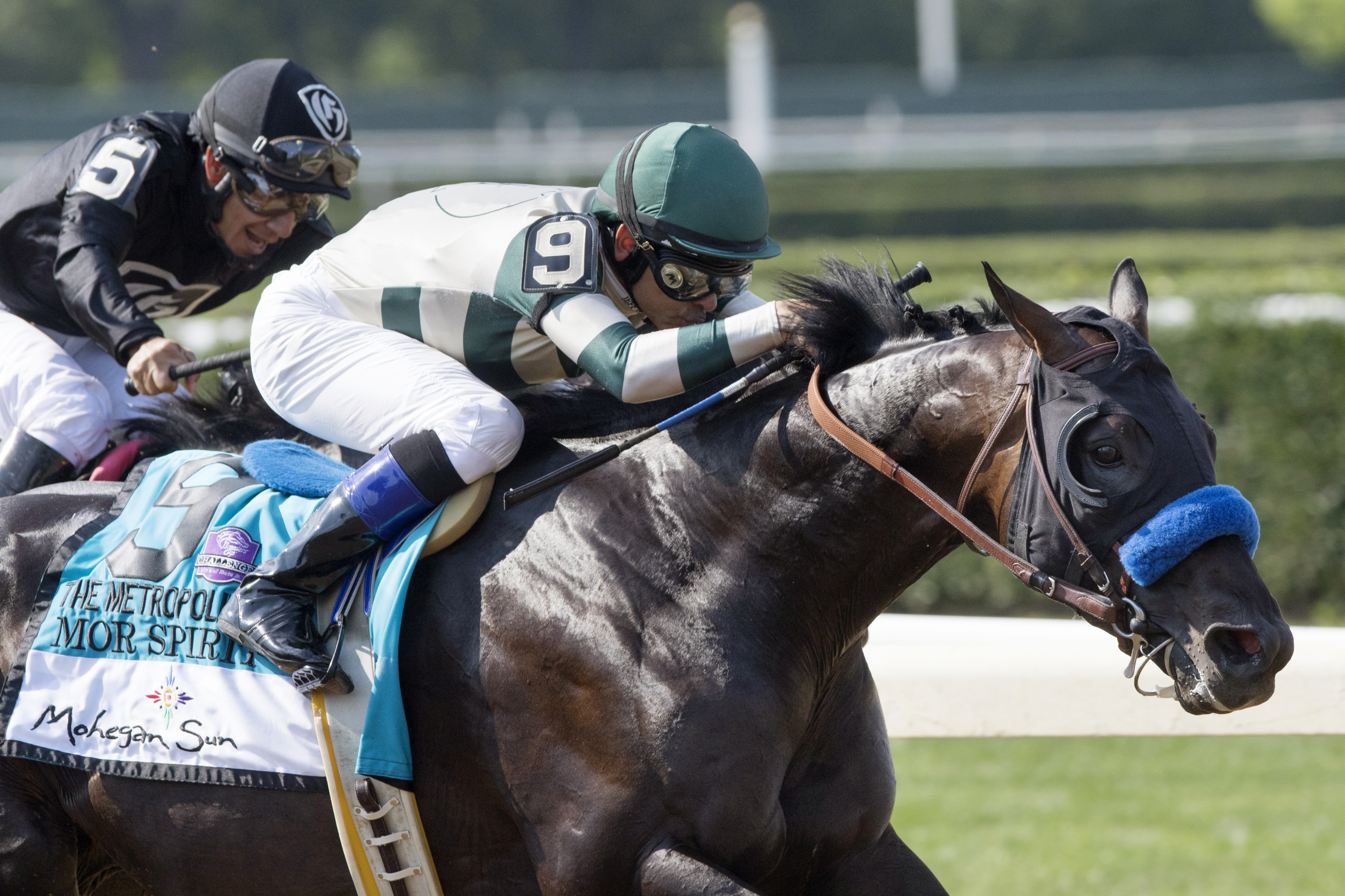 Mor Sprit wins the 2017 Met Mile