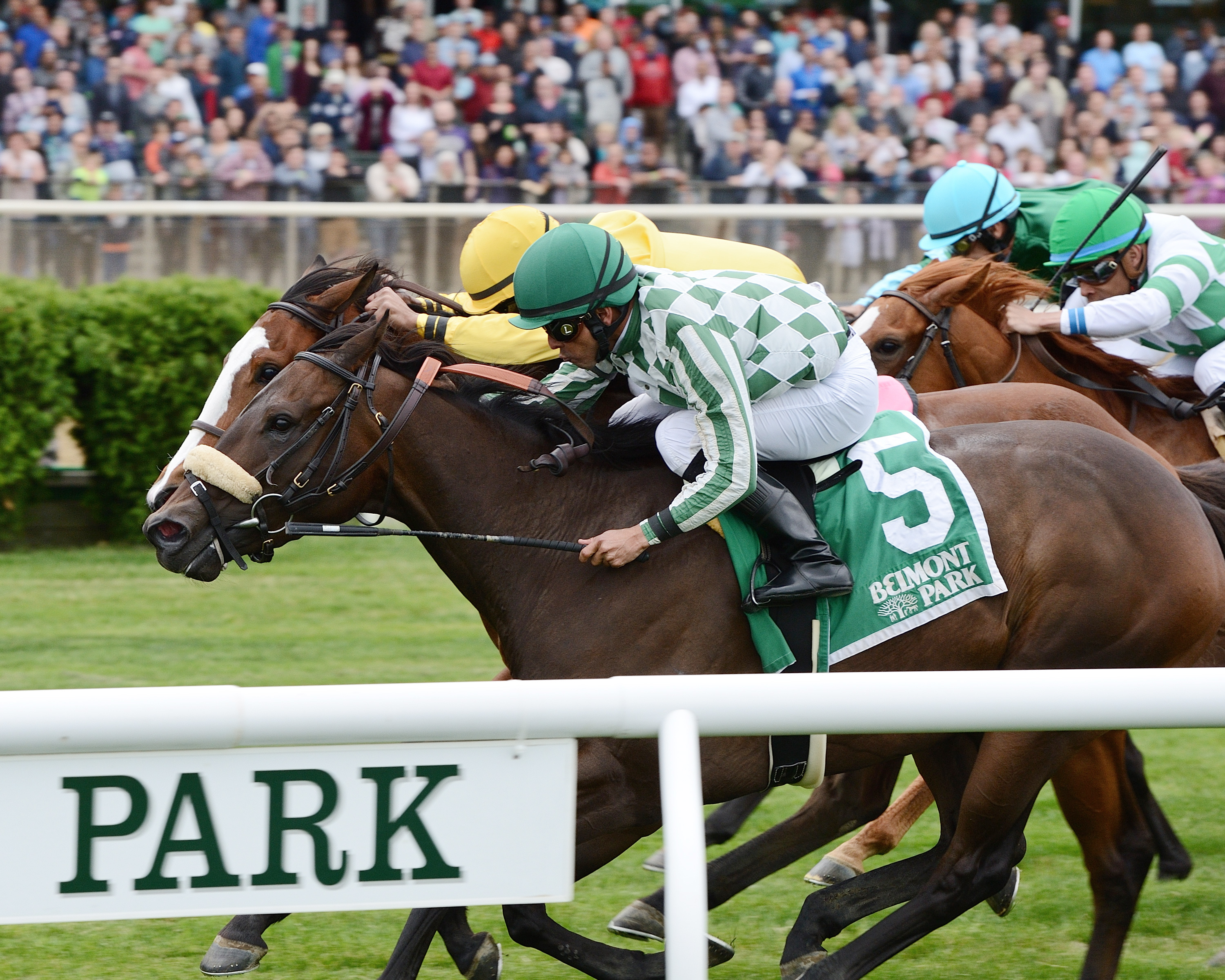 Morticia wins the Soaring Softly Stakes