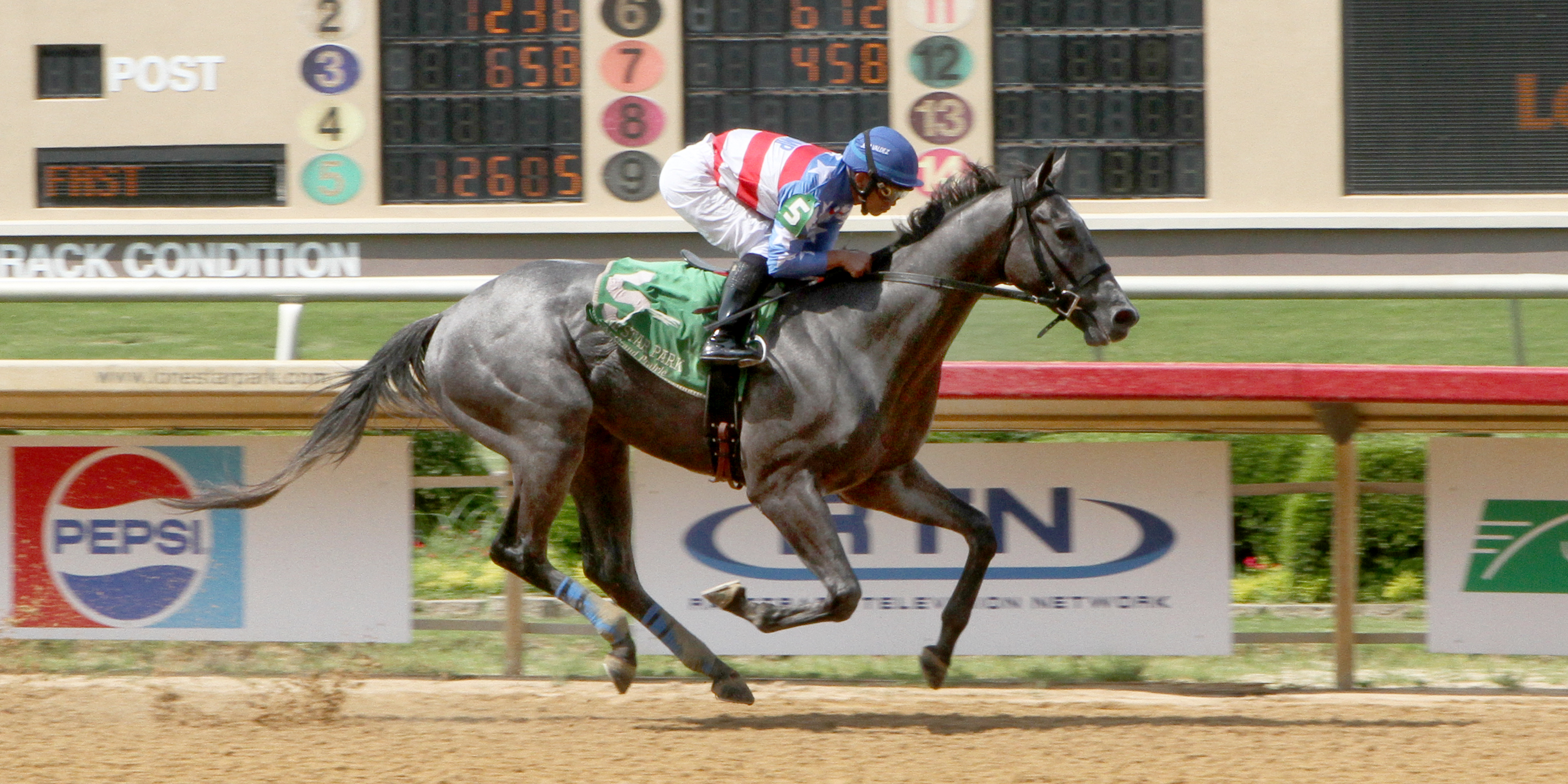 Mr Money Bags wins the 2019 Texas Stallion Stakes Stymie