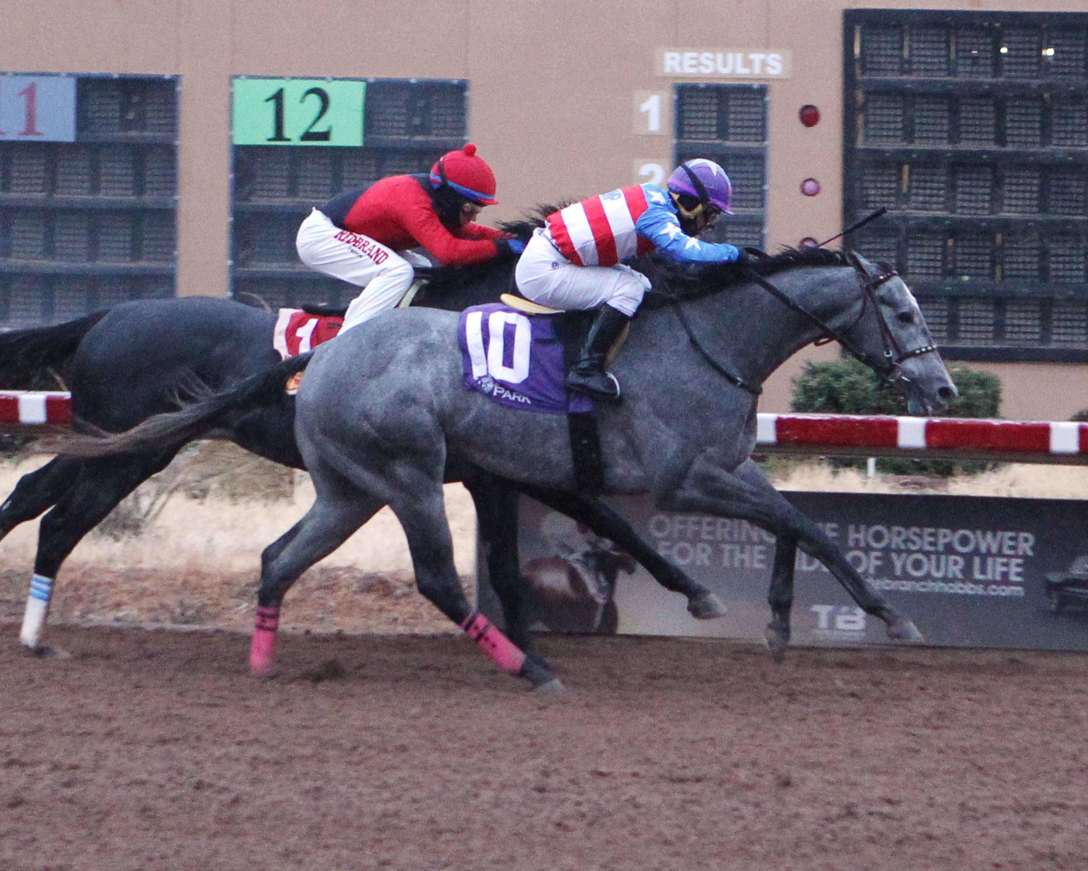 Mr Money Bags wins the 2019 Zia Park Derby