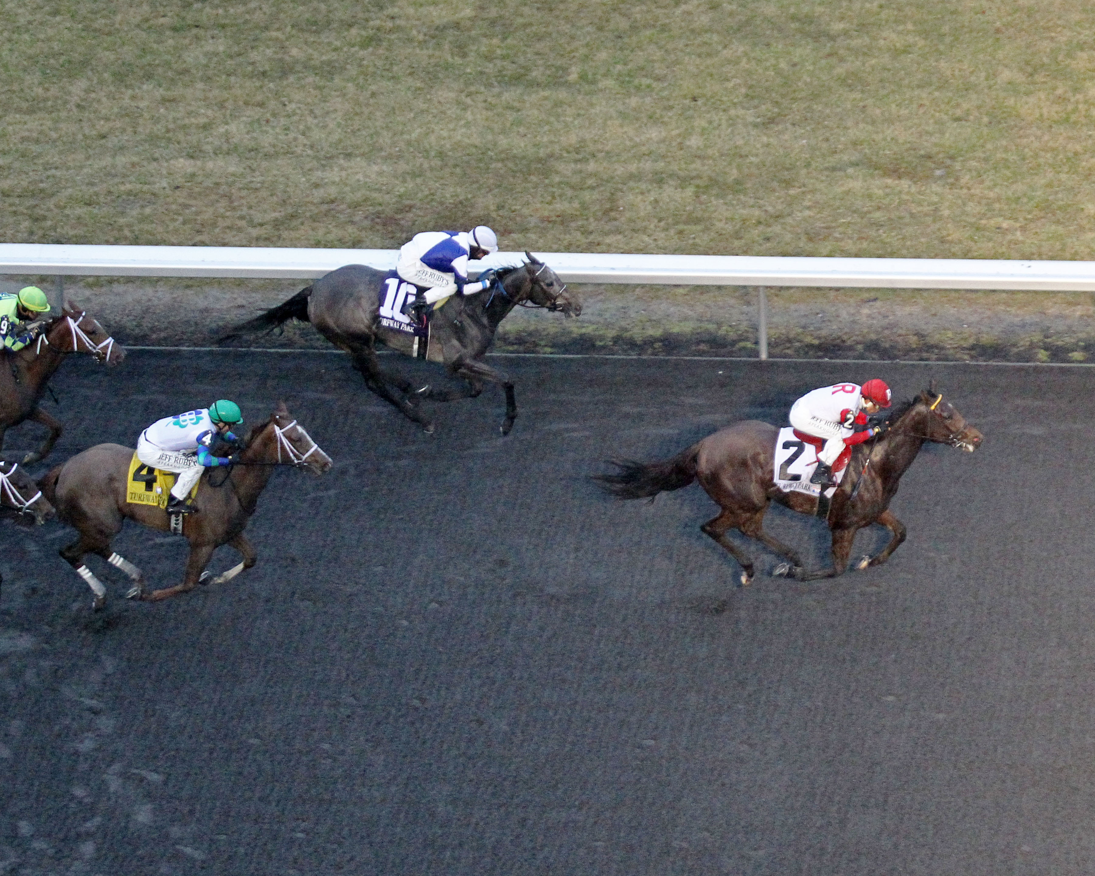 Naughty Joker wins the 2019 Bourbonette Oaks