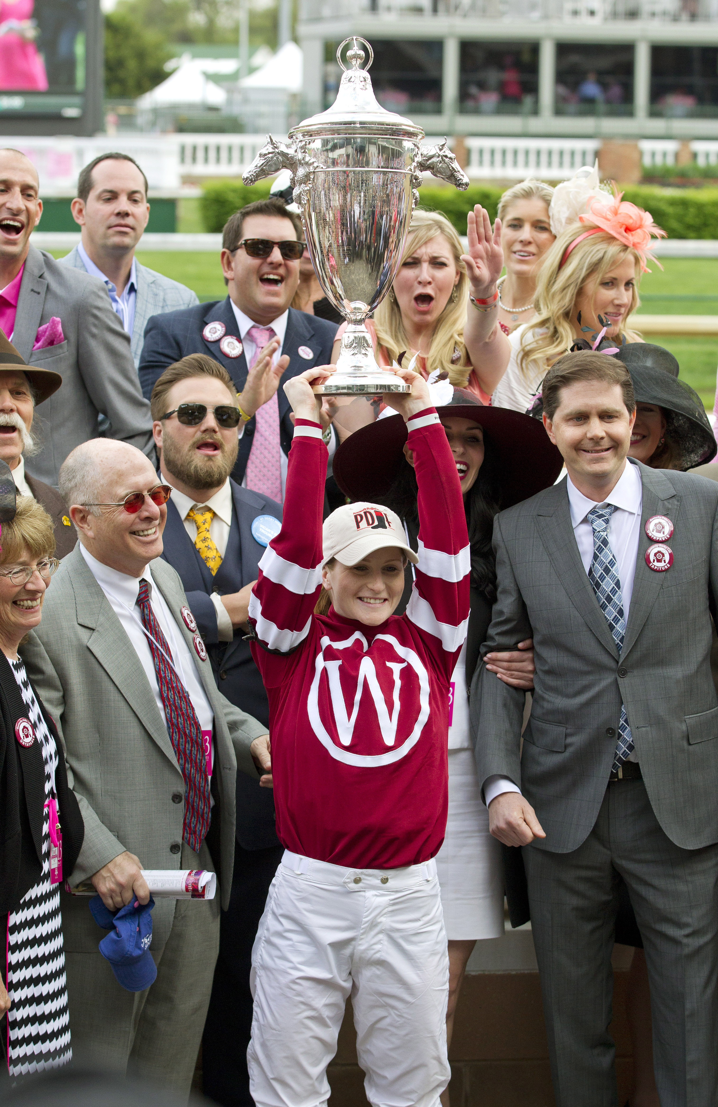 Rosie Napravnik raises the Oaks trophy