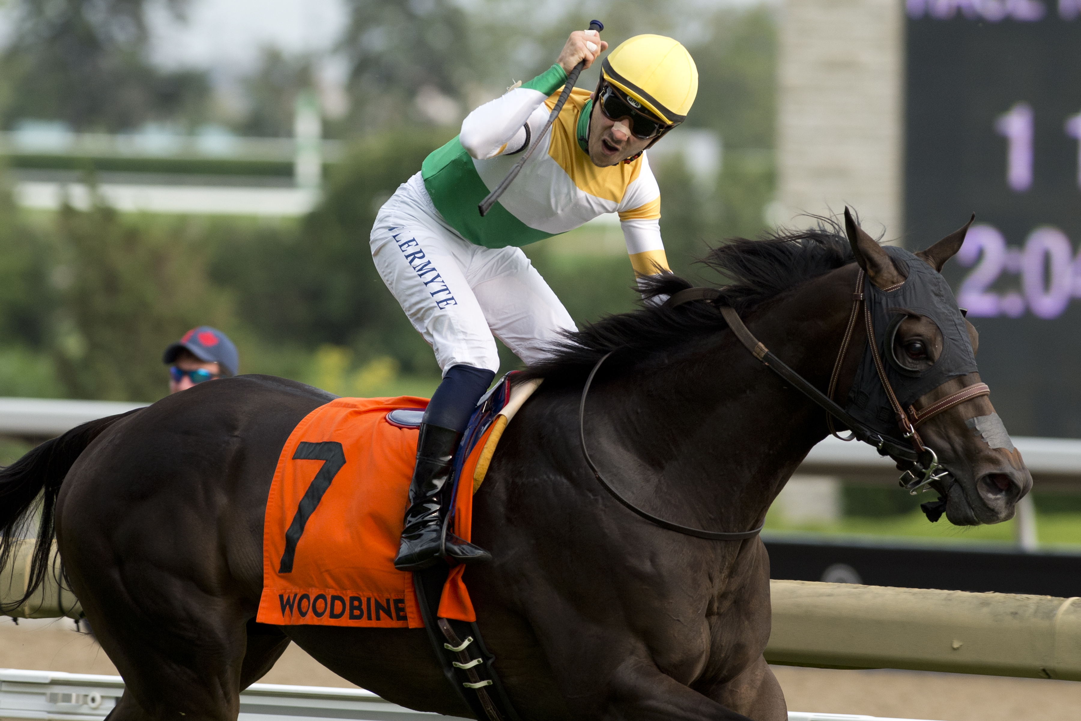 Neepawa wins the 2018 Breeders Stakes