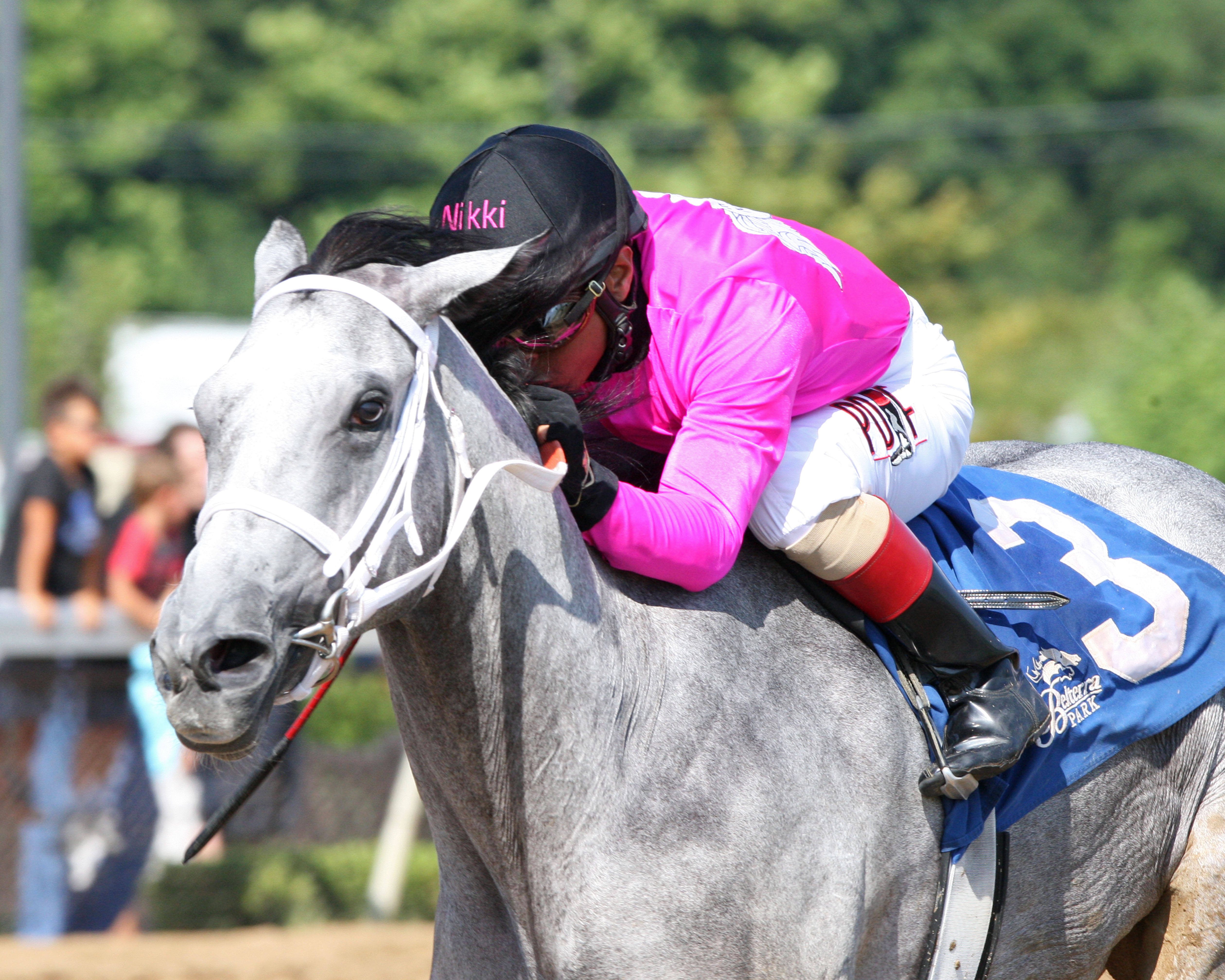 Nikki My Darling wins the Queen City Oaks at Belterra Park 7.23.17_CO