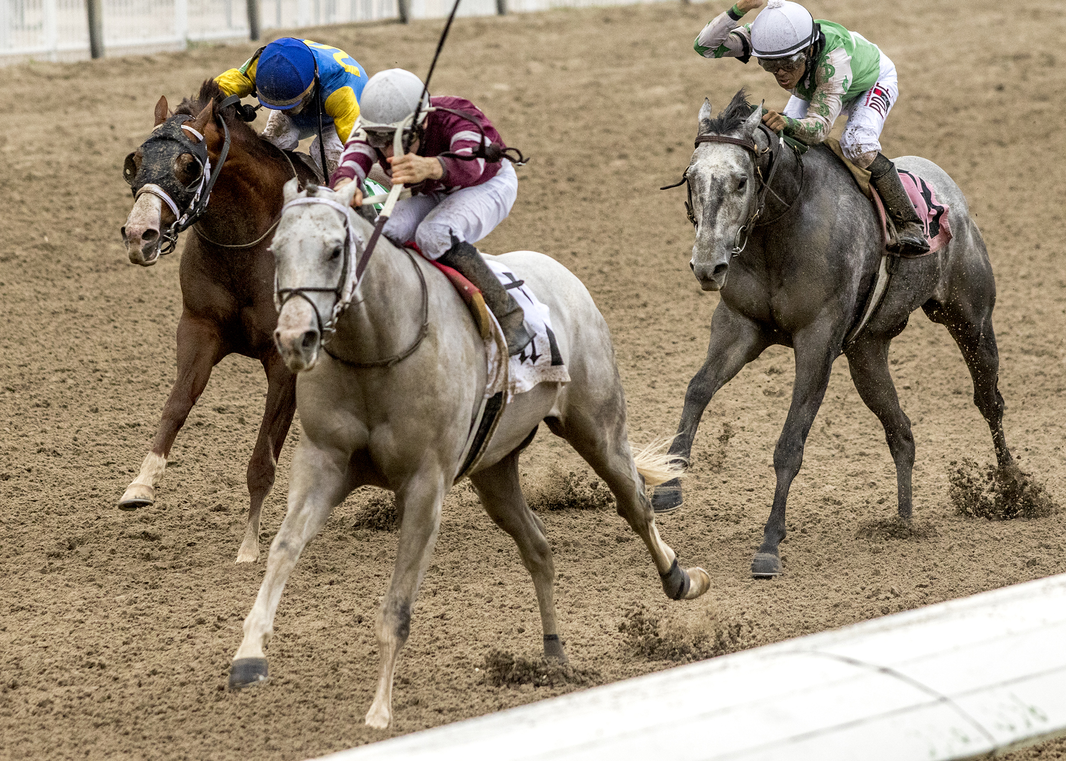 Nitrous holds off Manny Wah (left) to win the Thanksgiving Classic at Fair Grounds.11-26-20