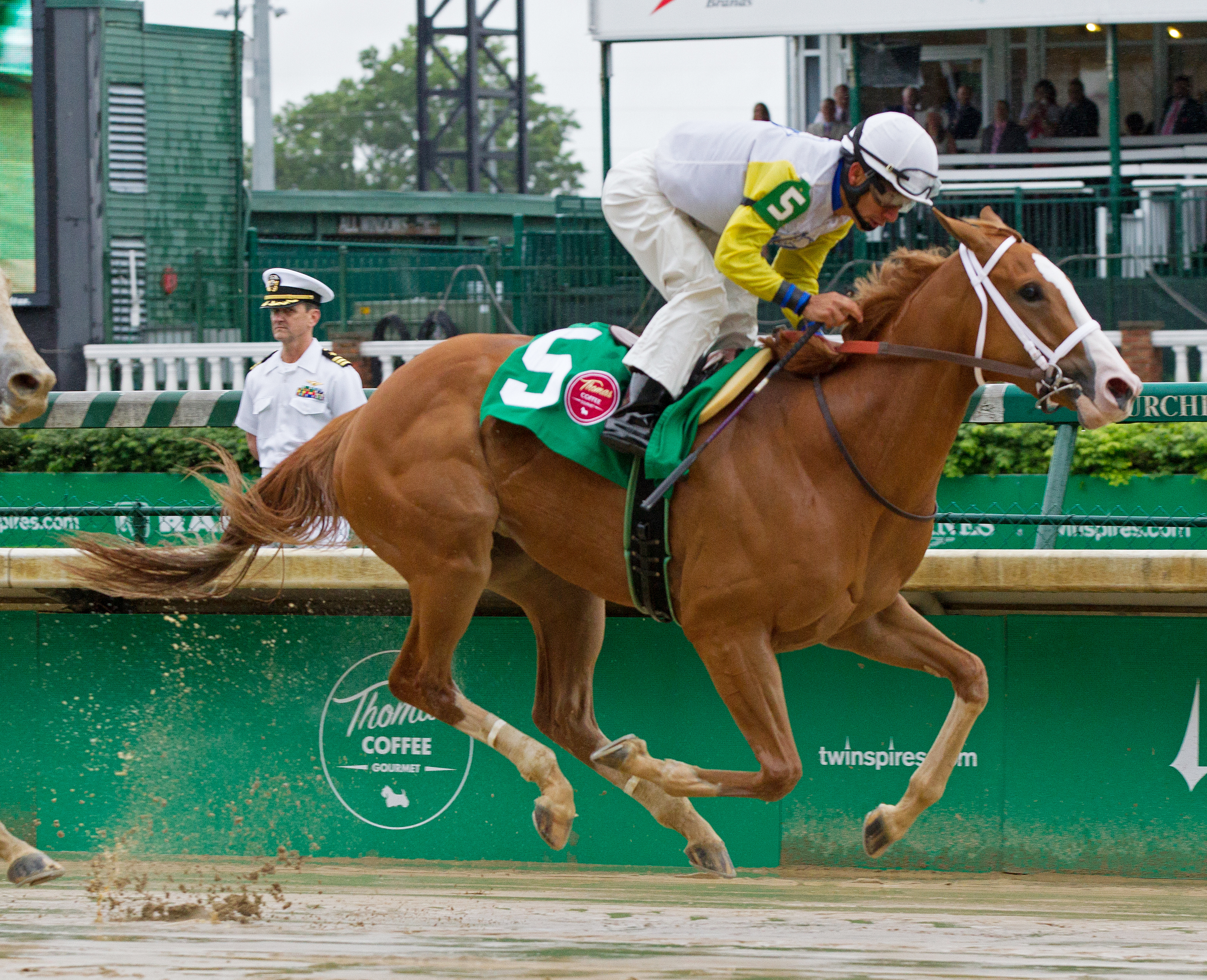 Northwest Bourbon wins a maiden race