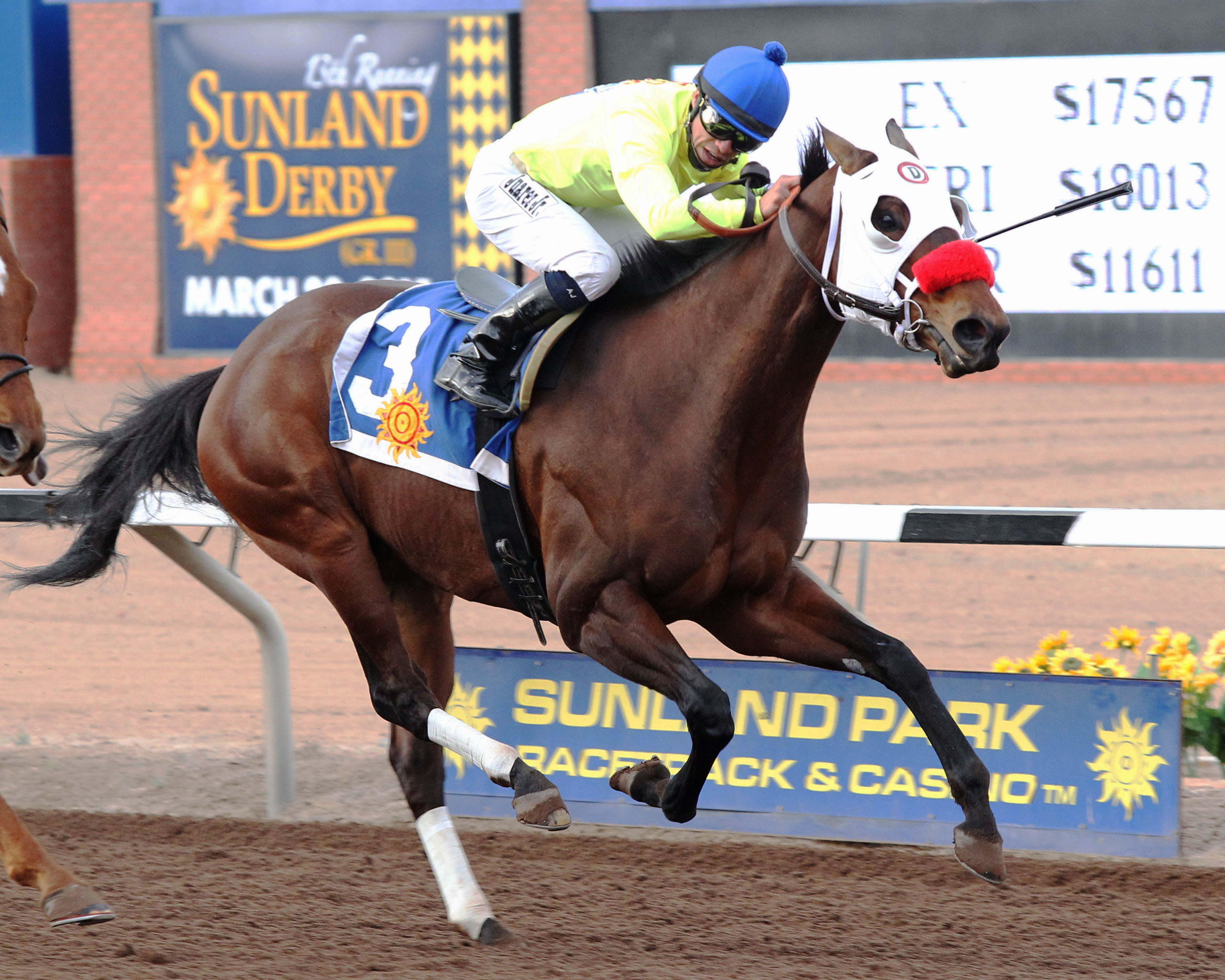 Omar wins the 2014 KLAQ Handicap