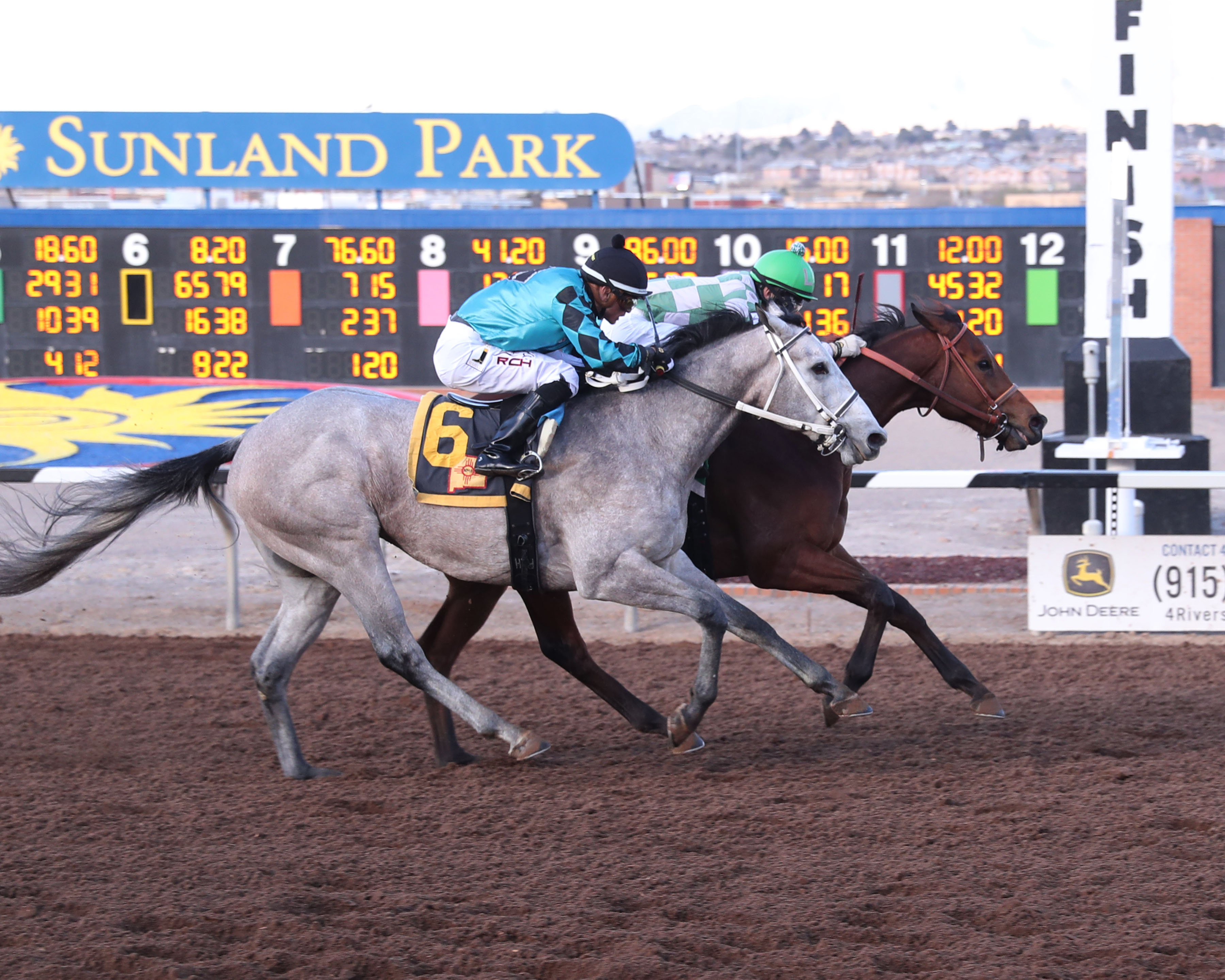 Pepper Spray (inside) wins Riley Allison 1-30-2022