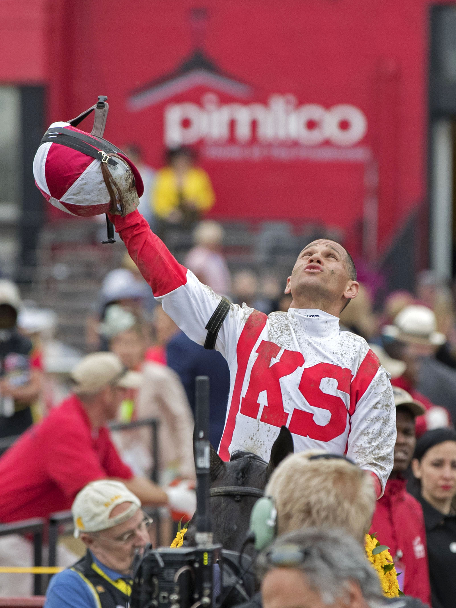 Javier Castellano celebrates after winning the 2017 Preakness