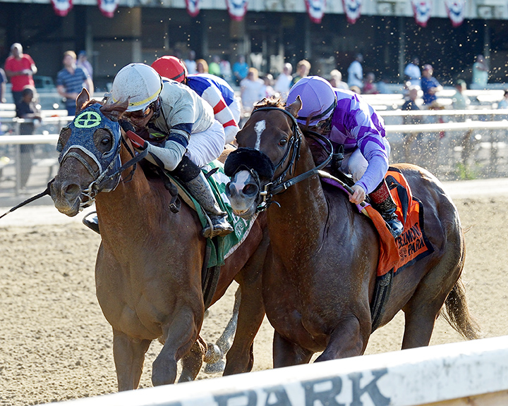 Pat On the Back wins the 2019 Commentator Stakes