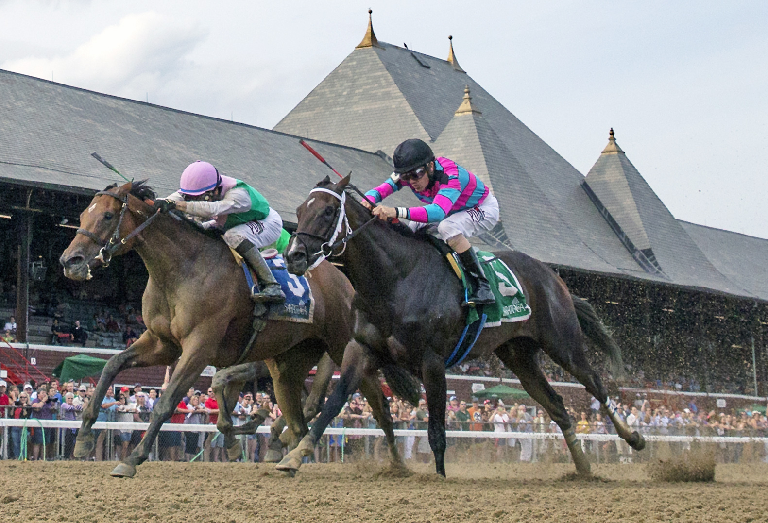 Finley'sluckycharm finishes second in the 2017 Honorable Miss