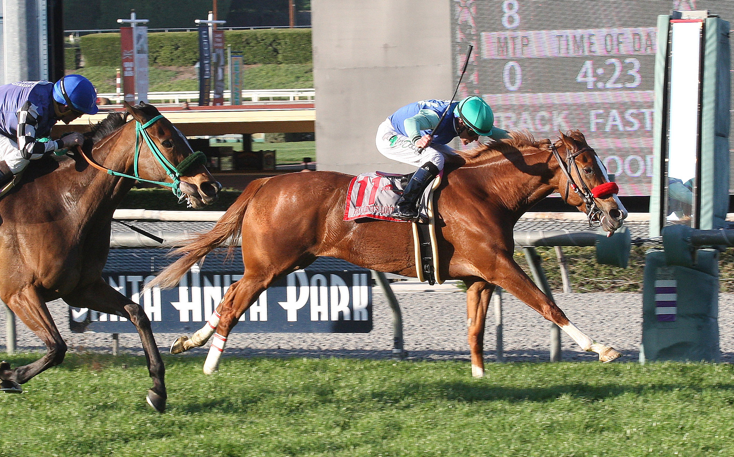 Paulina's Love wins the Buena Vista