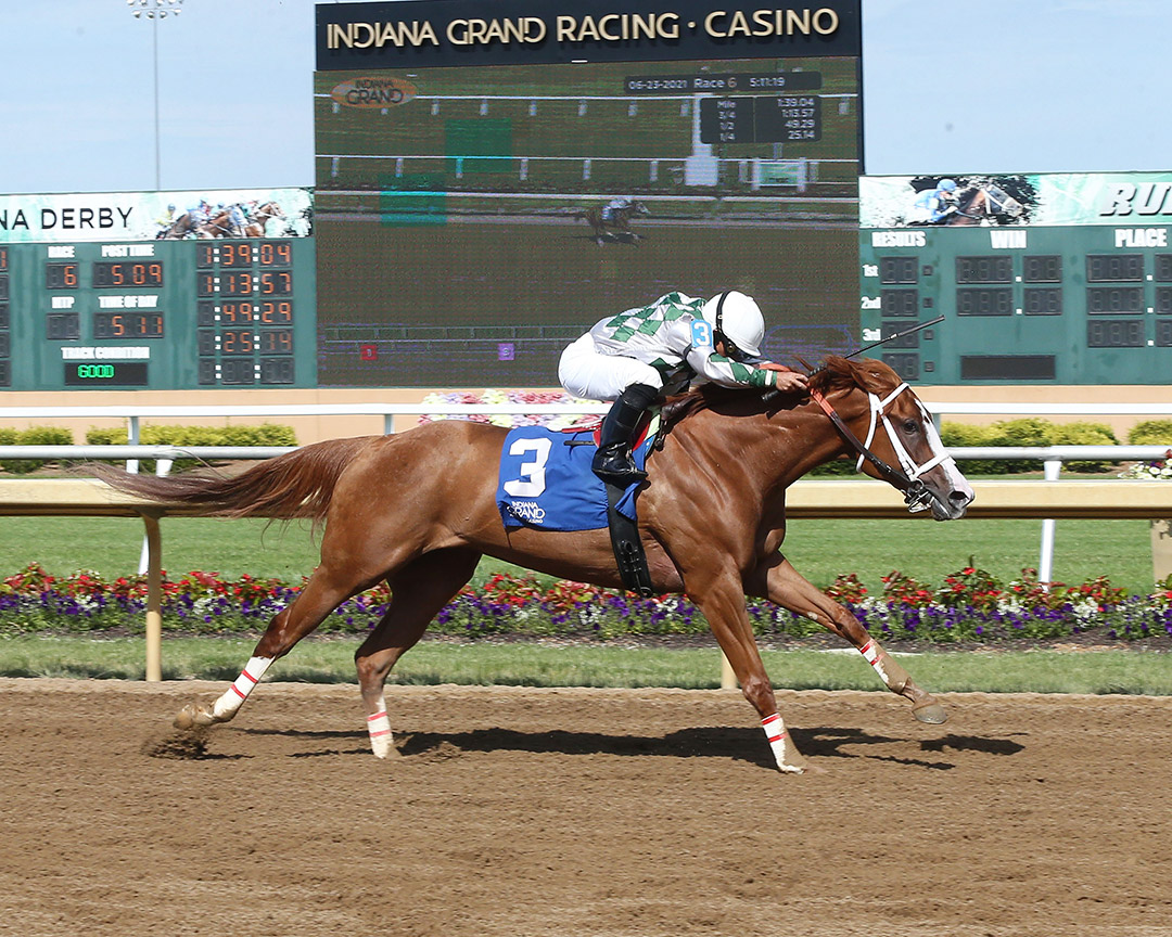 Pearl Tiara wins the 2021 Hoosier Breeders Sophomore Stakes at Indiana Grand