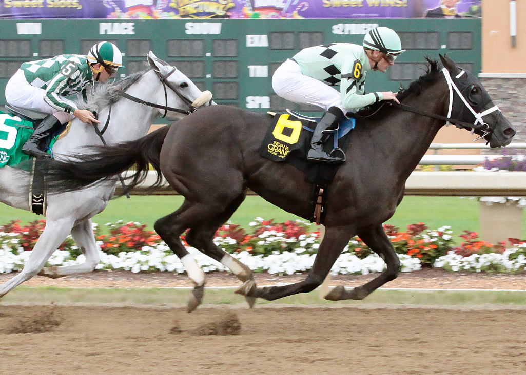 Pinch Hit wins the Mari Hulman George Stakes