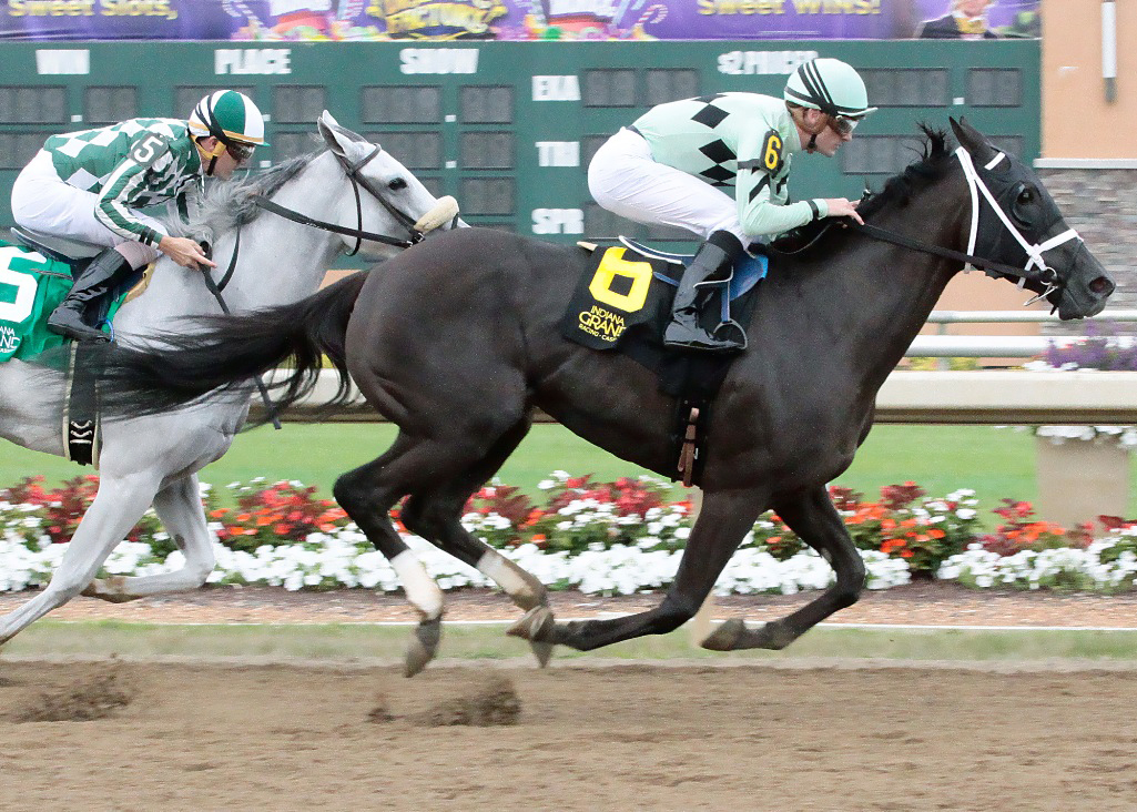 Pinch Hit wins the Mari Hulman George Stakes
