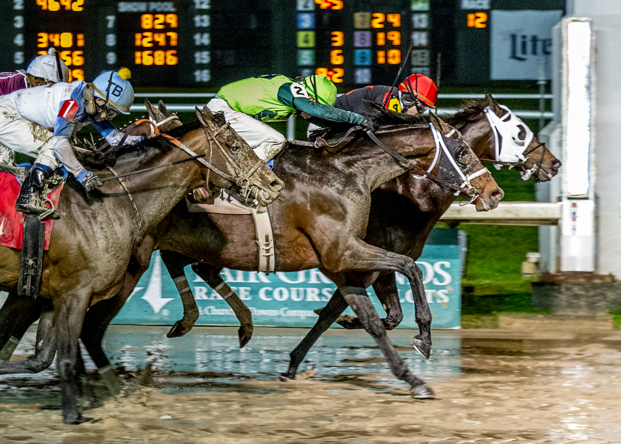 Pioneer Spirit (blinkers, inside) wins the 2019 Tenacious Stakes