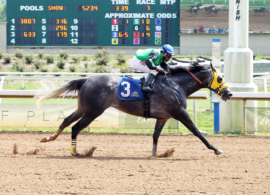 Pole Sitter wins the 2021 Wintergreen Overnight Handicap at Belterra Park