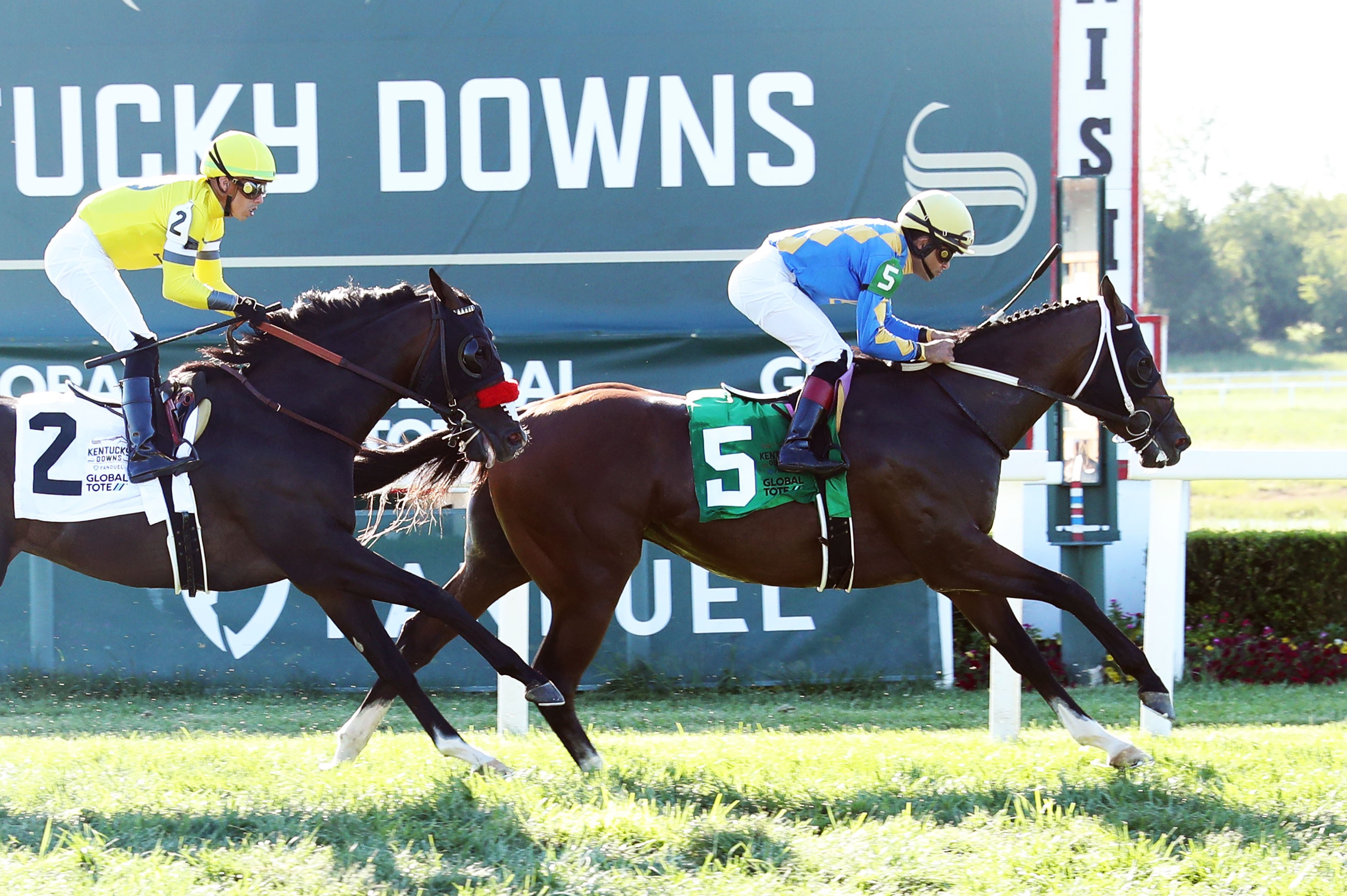 Private Creed defeats Sharp Aza Tack in Juvenile Turf Sprint at Ky Downs Sept 8 2022