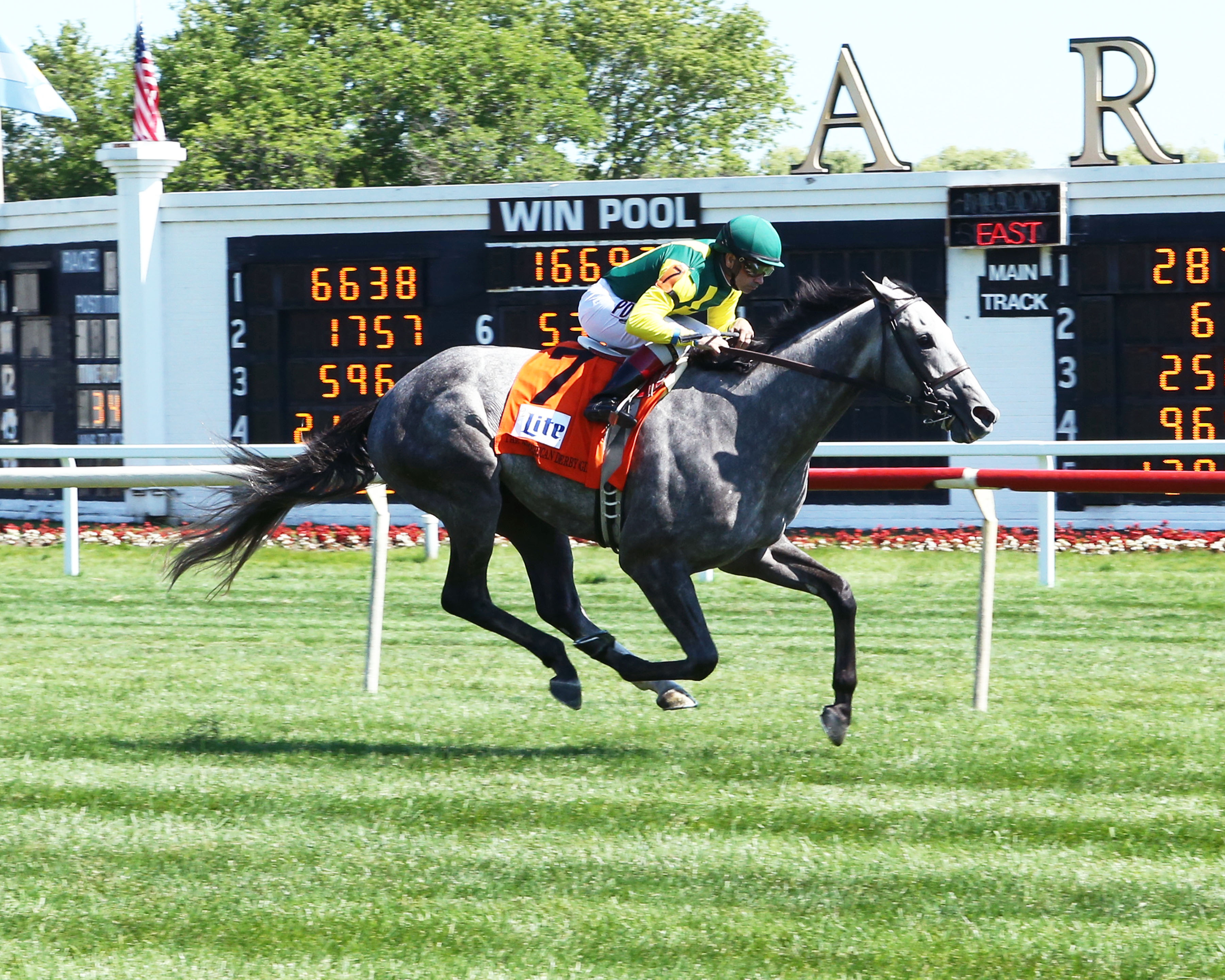 Real Story wins the 2018 American Derby