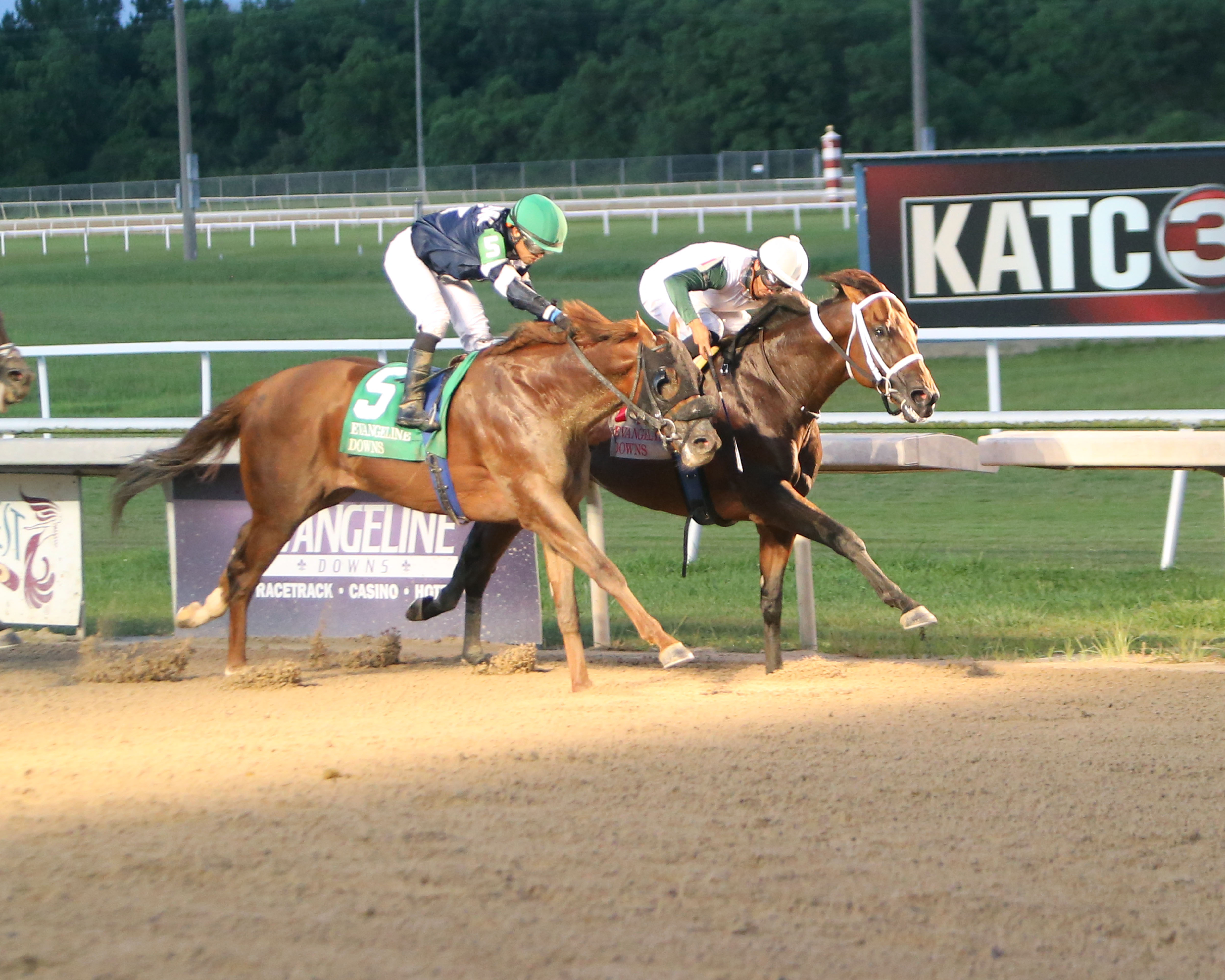 Rightandjust wins John Henry 7-2-2022