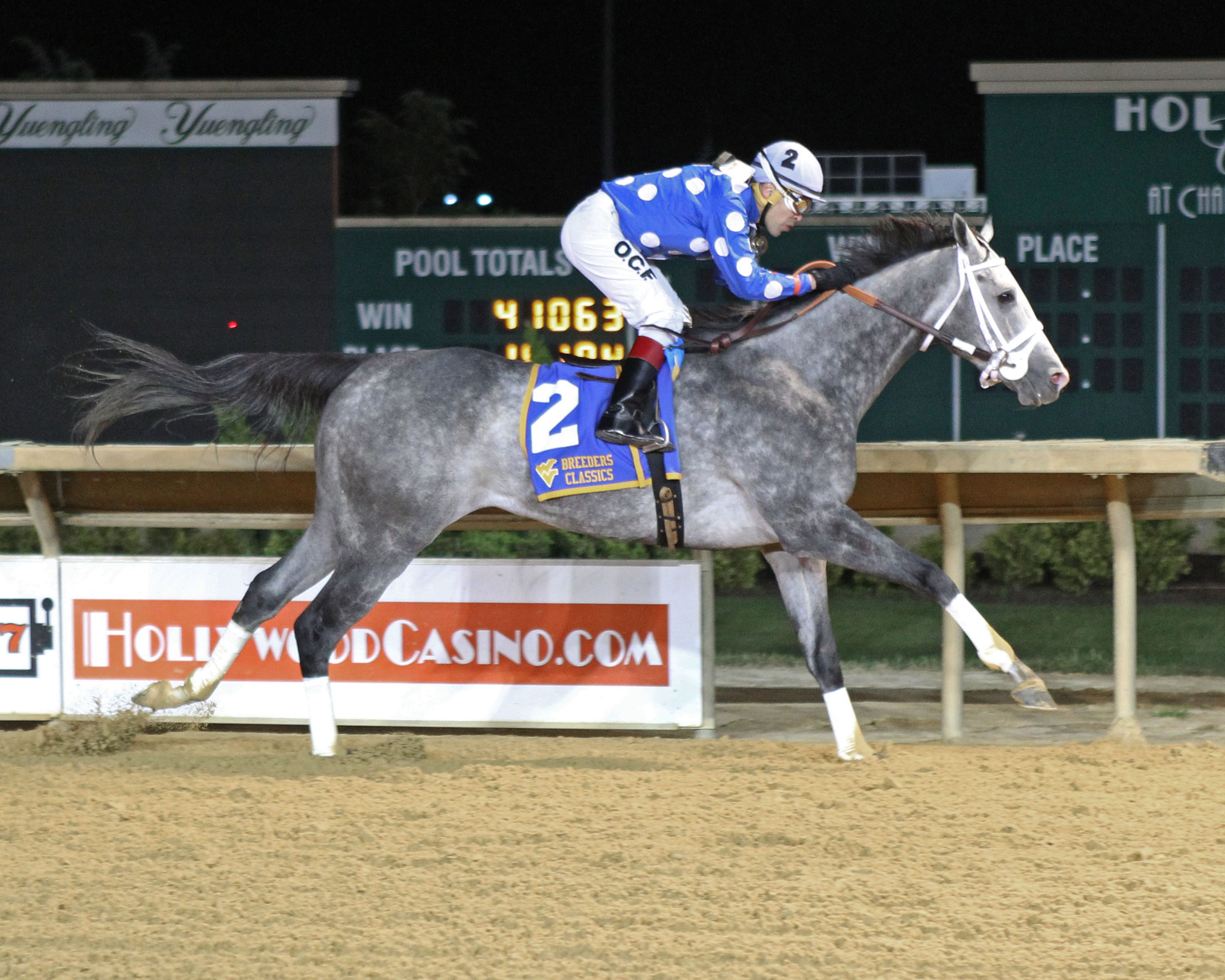 Runnintoluvya wins the 2018 West Virginia Breeders Classic