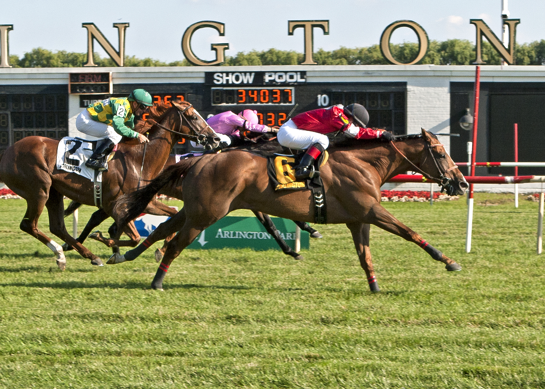 Rahystrada wins the Arlington Handicap
